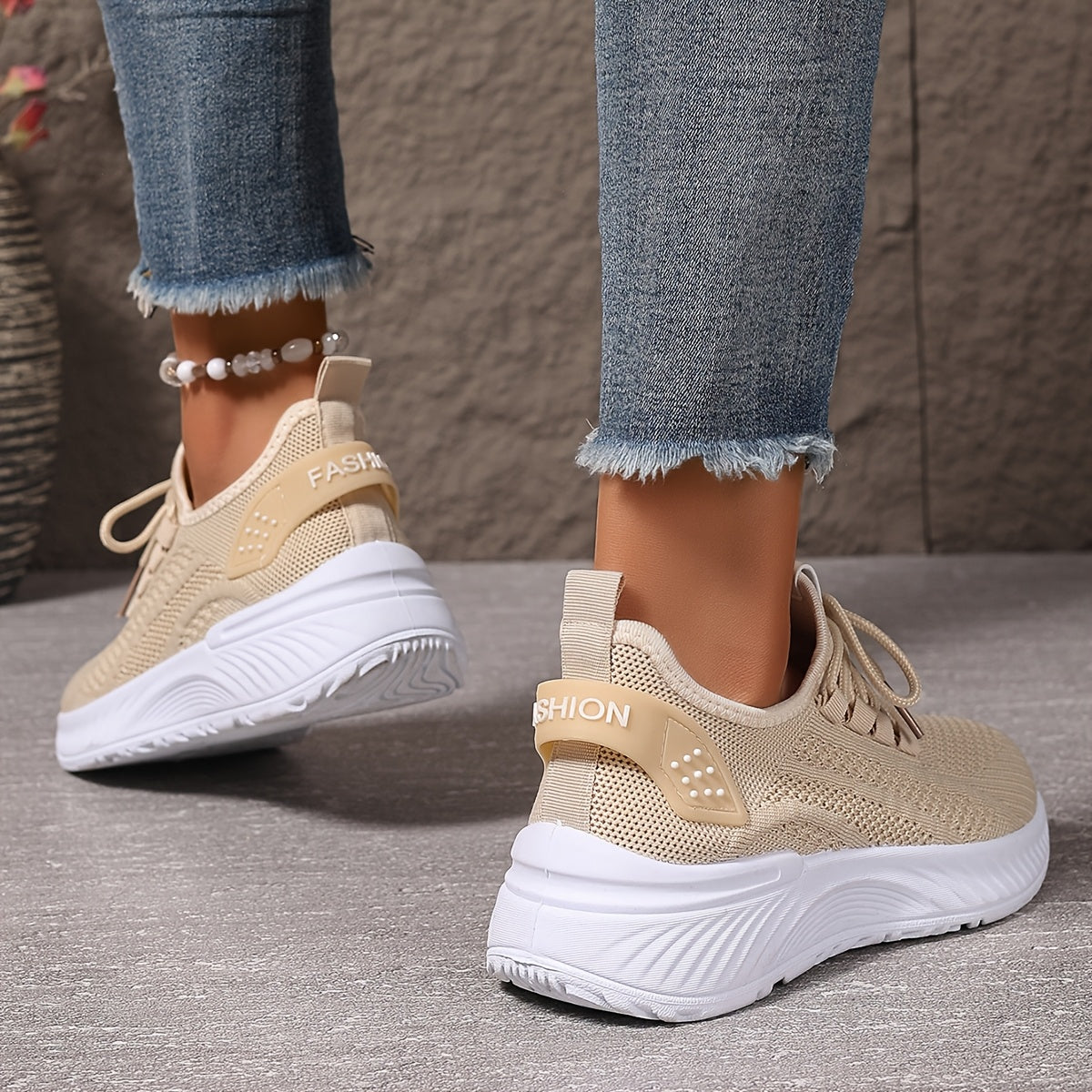 Ayollar uchun katta oq casual slip-on sport poyabzali bahor va yoz uchun