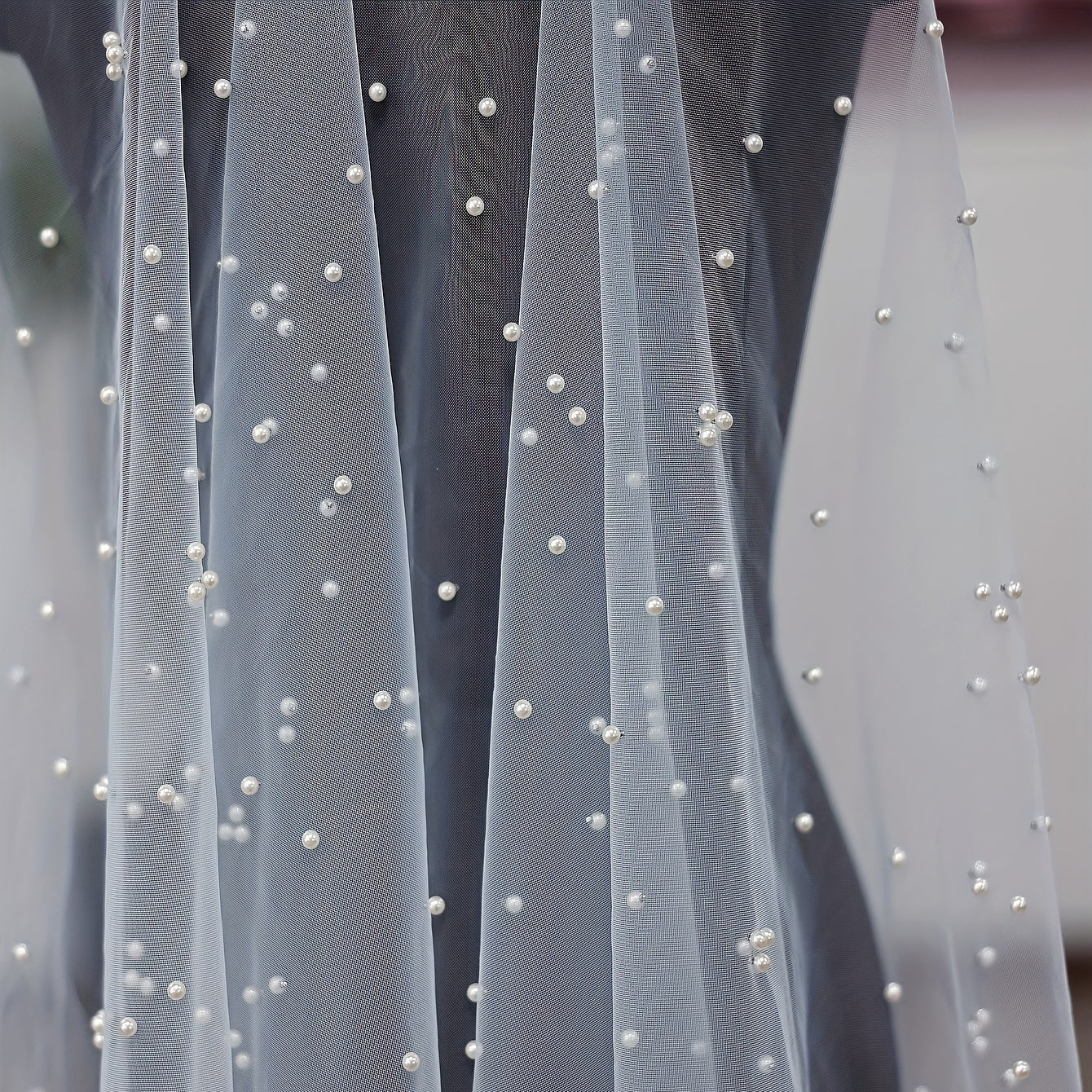 Oq Barok to'y voilki, sun'iy marjonlar bilan tarmoqli bosh kiyim va soch tarozi bilan