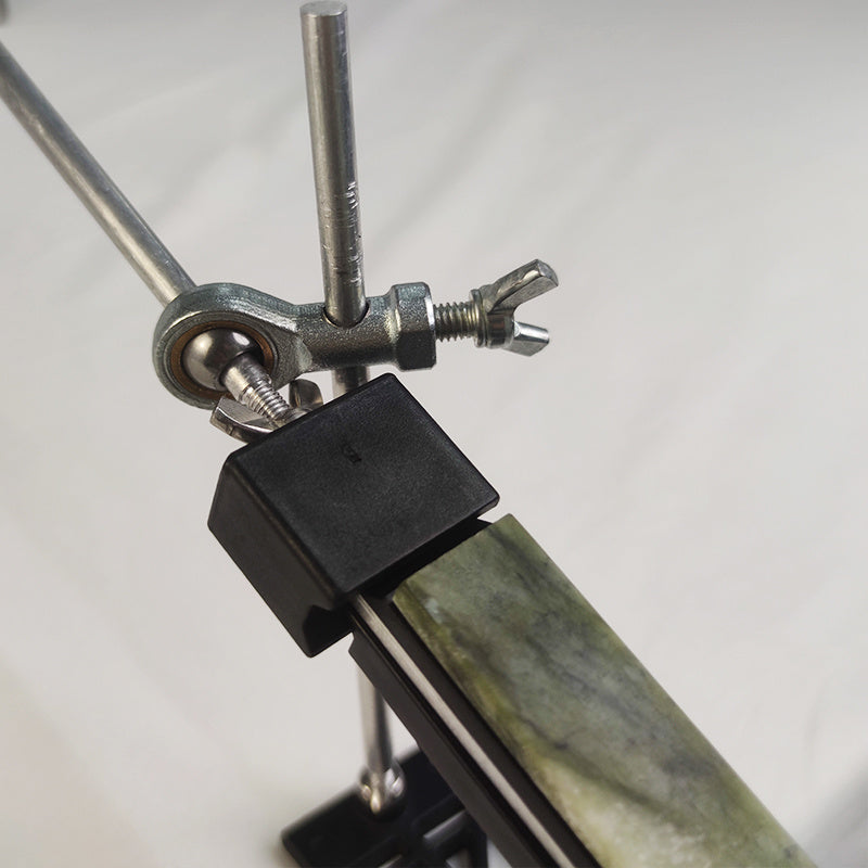 Qoʻlda ishlovchi pichoq silliqlash mashinasi, olmosli silliqlash toshi bilan mahkamlagich va ergonomik tutqich