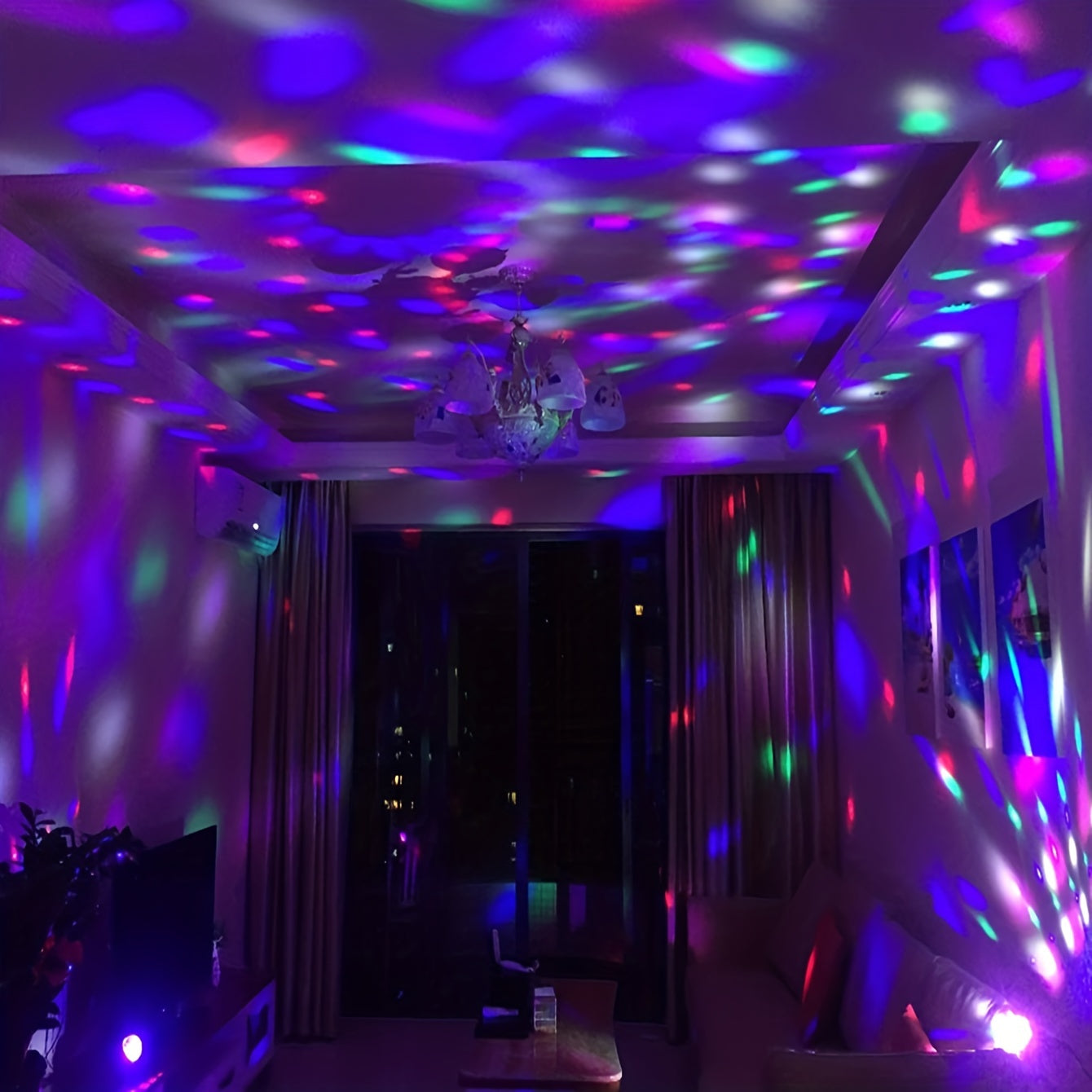 USB quvvatlangan diskoteka to'pi lampasi RGB LED chiroqlari va musiqa ritmi nazorati bilan. Polished finish countertop sehrli to'p ichki DJ yoritish uchun turli xonalar turida chaqnash uchun. Plastikdan tayyorlangan, masofadan boshqarish pulti yo'q.