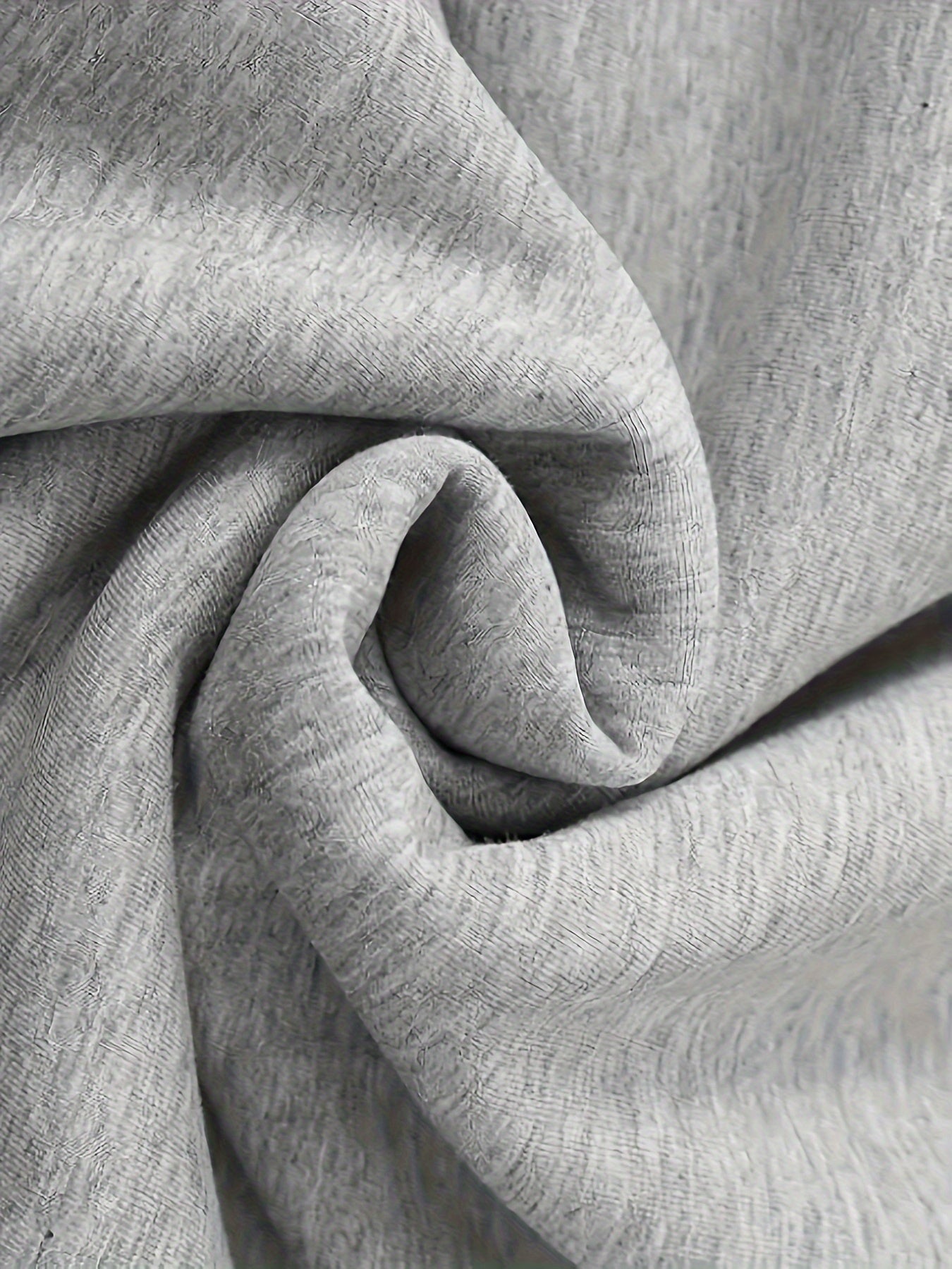 Qoramtir rangdagi 'Mama' printli, mo'ynali erkaklar svitshoti, kuz va qish uchun mukammal.