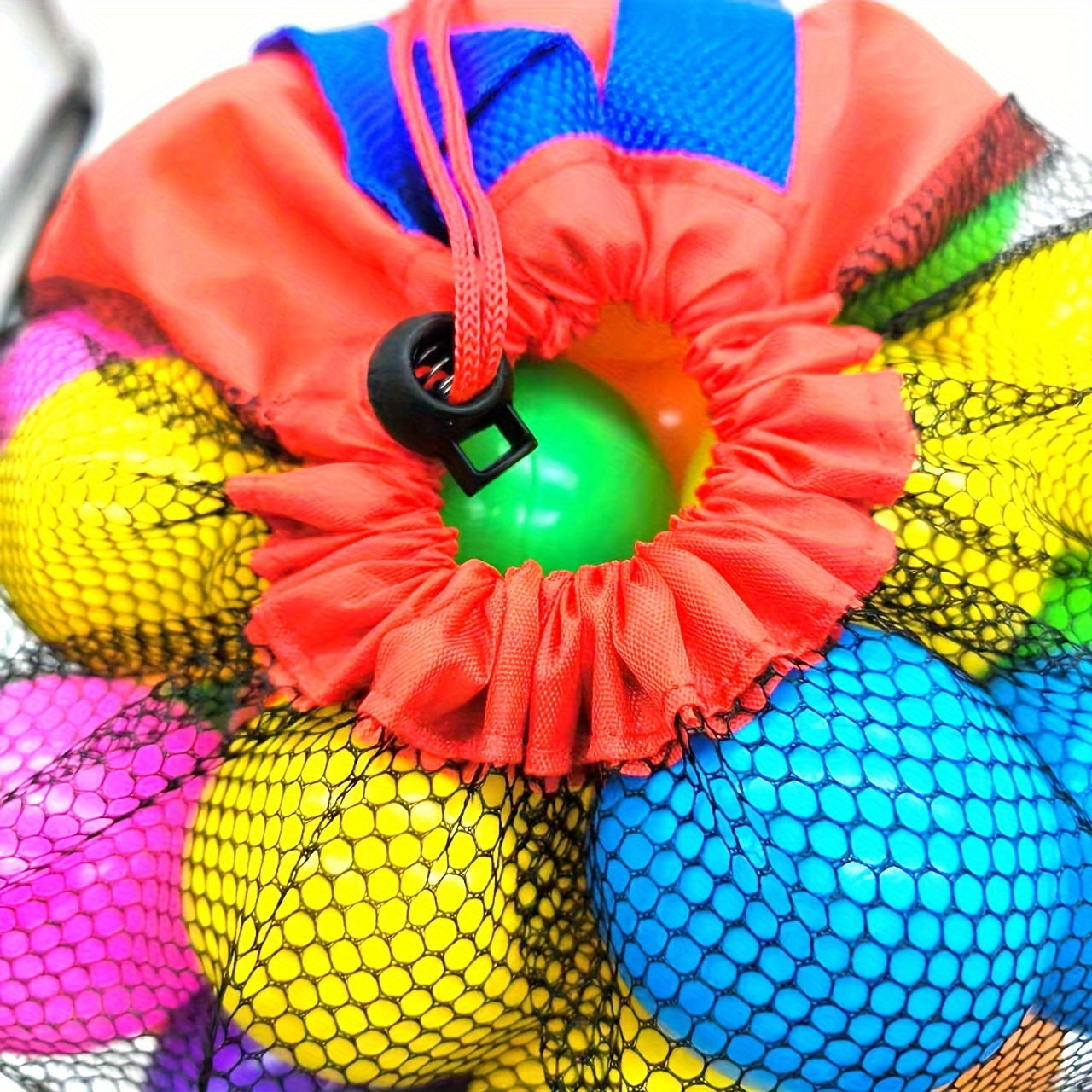 Qizil Tarmoqli Saqlash Ruksak, Havo O'tkazuvchi Matodan - Plyaj O'yinchoqlari uchun Quvvatli Yengil Sayohat Tashkiliy, Tortish Qopqog'i bilan va Qum Qazish Asboblari uchun Saqlashni O'z ichiga Oladi, Tashqi O'yin Zaruriyatlari uchun Mukammal.