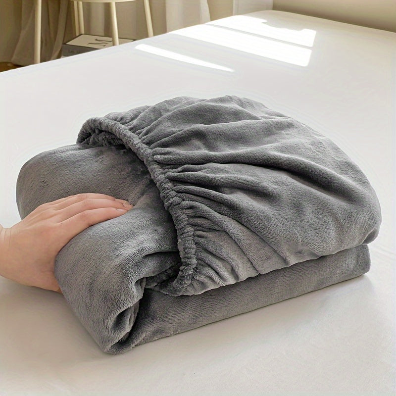 Reversible Milk Velvet Fitted Sheet with Elastic All-Around, Machine Washable, Thick and Comfortable