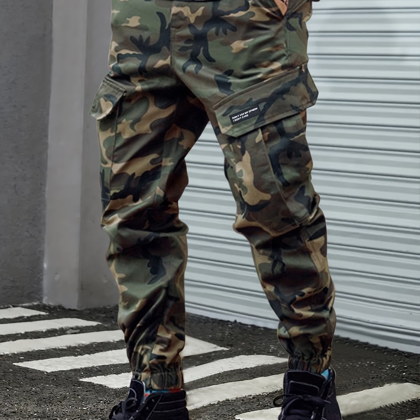 Men's Camo Cargo Pants with Comfort Fit Pockets and Street-Style Drawstring