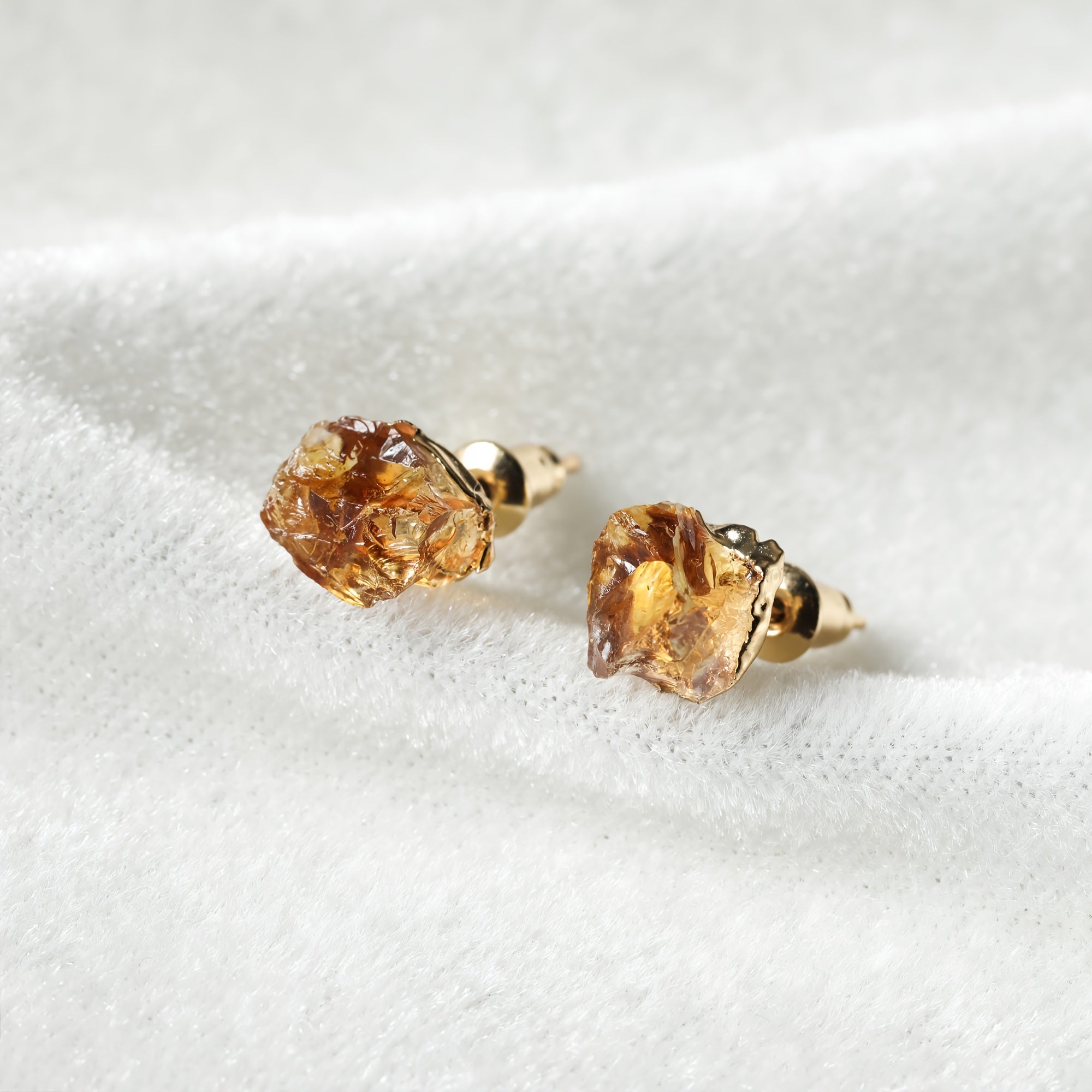 Chic Boho 925 Silver Stud Earrings with Chalcedony Gemstone, Perfect for Everyday and Parties, Bohemian Style Earrings, Natural Chalcedony Stone, Ideal for Daily Wear, Boho-Chic Stud Earrings