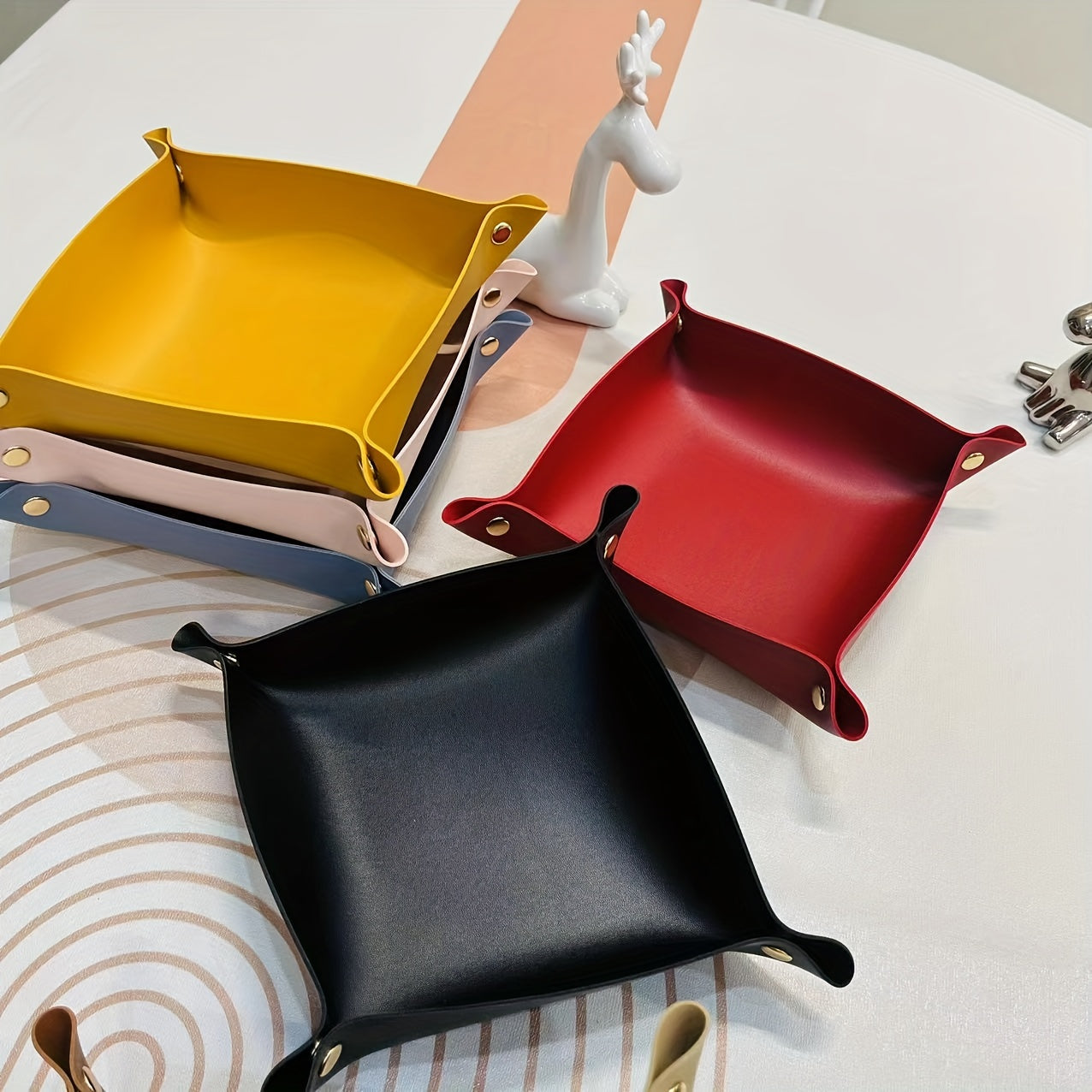 Caja de almacenamiento de cuero PU para escritorio, joyería, cosméticos, llaves y frutos secos