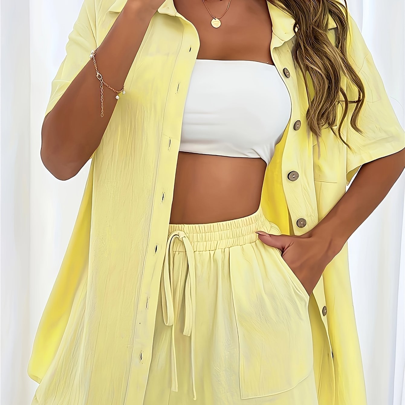 Ikki qismli to'plam: Ayollar uchun bir rangli ko'ylak va cho'ntakli, bog'ichli shortlar