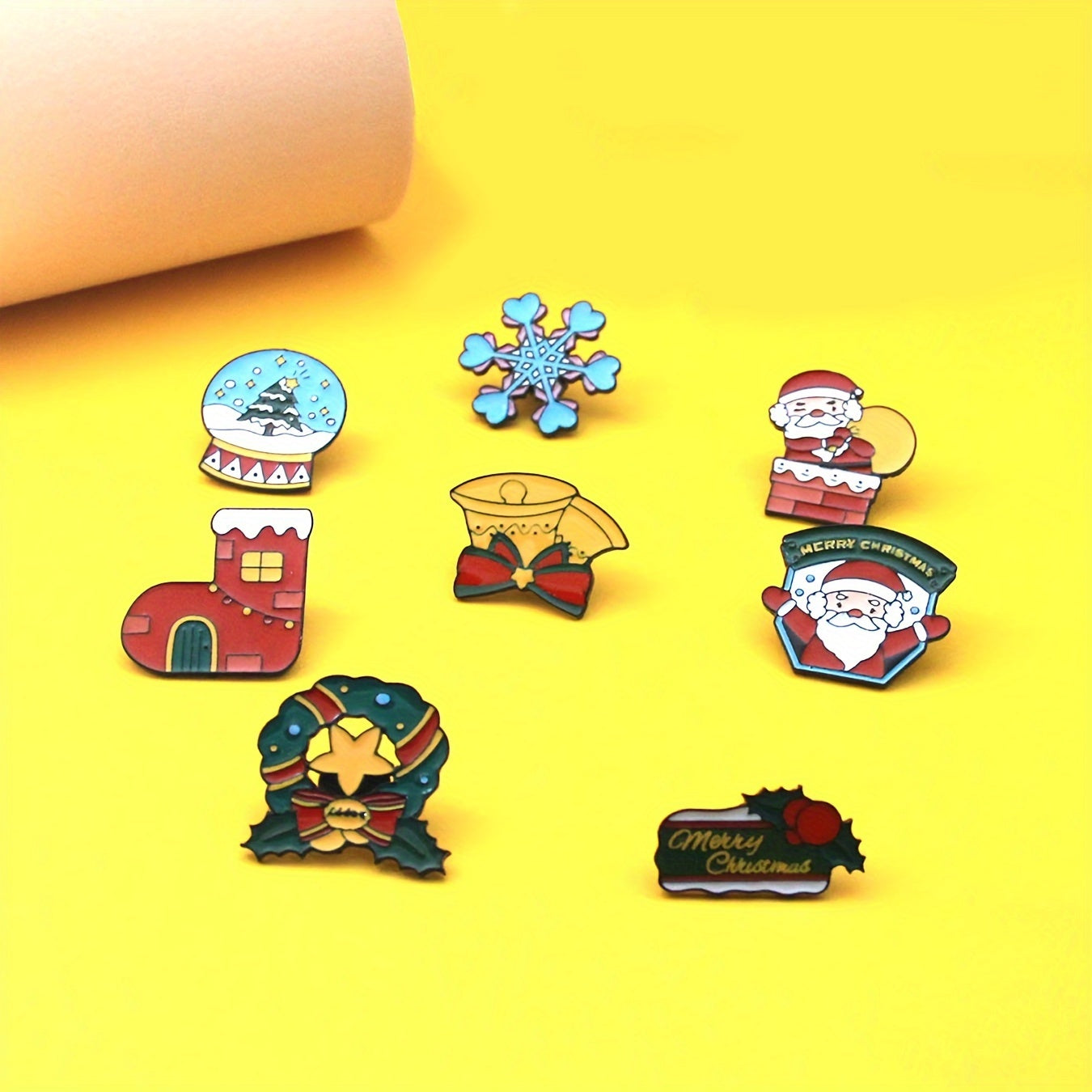 9 ta Rojdestvo broshlari to'plami, Santa, qoraxona, multfilm uslubidagi alloy pinlar, kalitlar va kurtkalar uchun