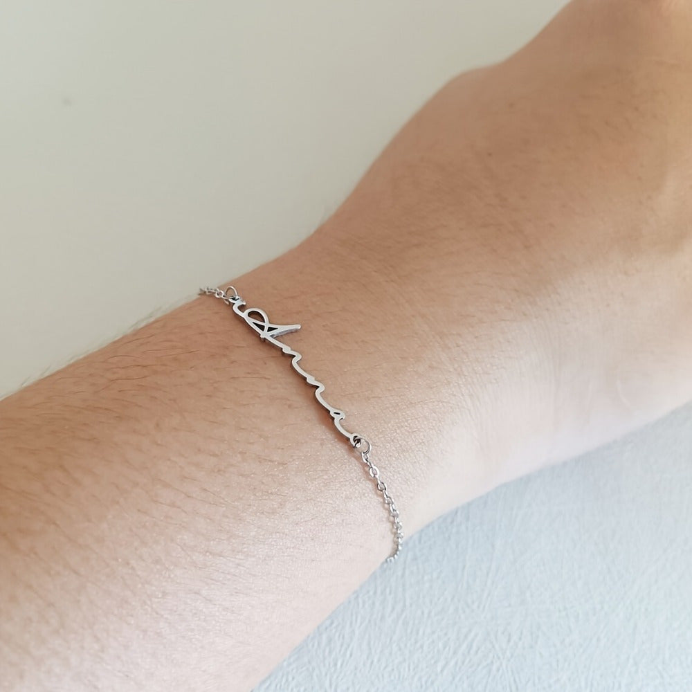 Pulsera personalizada de oro y acero inoxidable para mujeres Elaine con fuente cursiva, joyería elegante