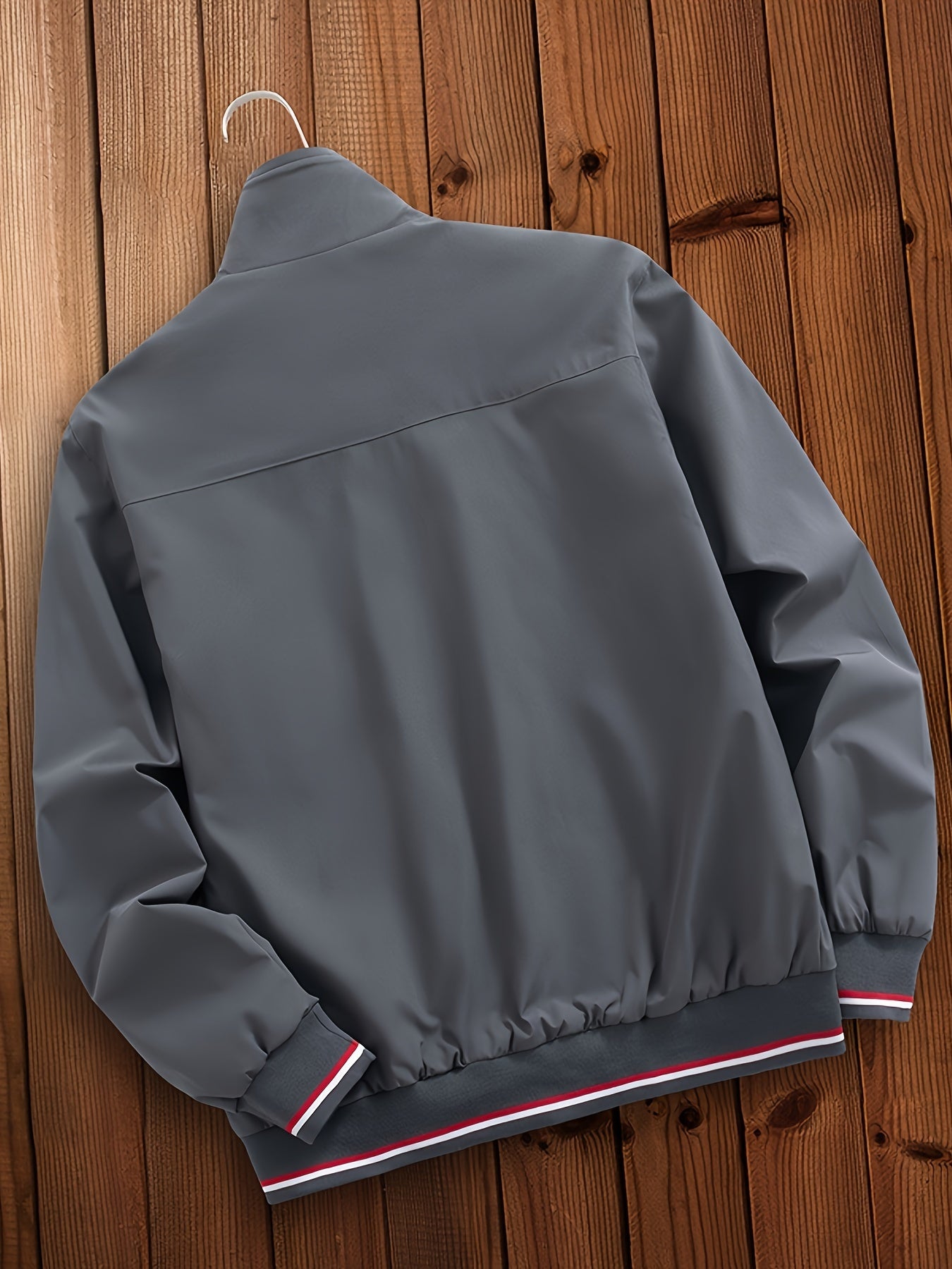 Erkaklar uchun tasodifiy chiziqli jakket, cho'ntaklar bilan, turli xil yenglar, fermuar yopilishi va uzun yenglar bilan, ochiq havoda kiyish uchun mos.