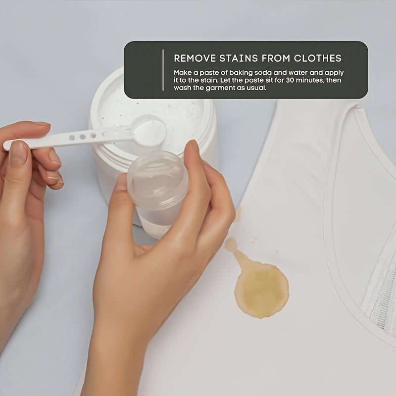 17.6 oz (500 g) og'irlikdagi uyda ishlatiladigan pishirish soda kiyimlarni tozalash, meva va sabzavotlarni yuvish, shuningdek, idishlar va oshxona yuzalaridan yog'ni olib tashlash uchun foydalanilishi mumkin.