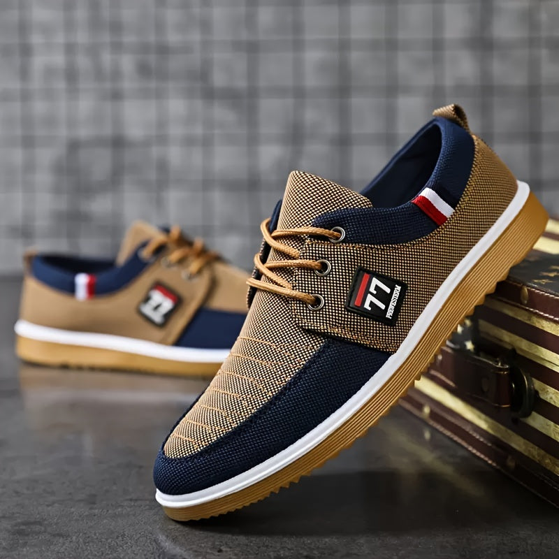 Erkaklar uchun tasodifiy kanvas krossovkalar, dengiz ko'k va bej rangli blok dizayni, yengil, nafas oladigan, mustahkam taglik, qulay astar, ish va dam olish uchun ideal.