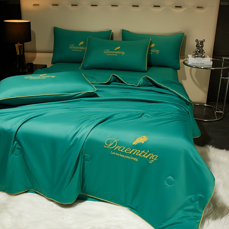 Yumshoq va teriga do'st yozgi ko'rpa bir rangda.