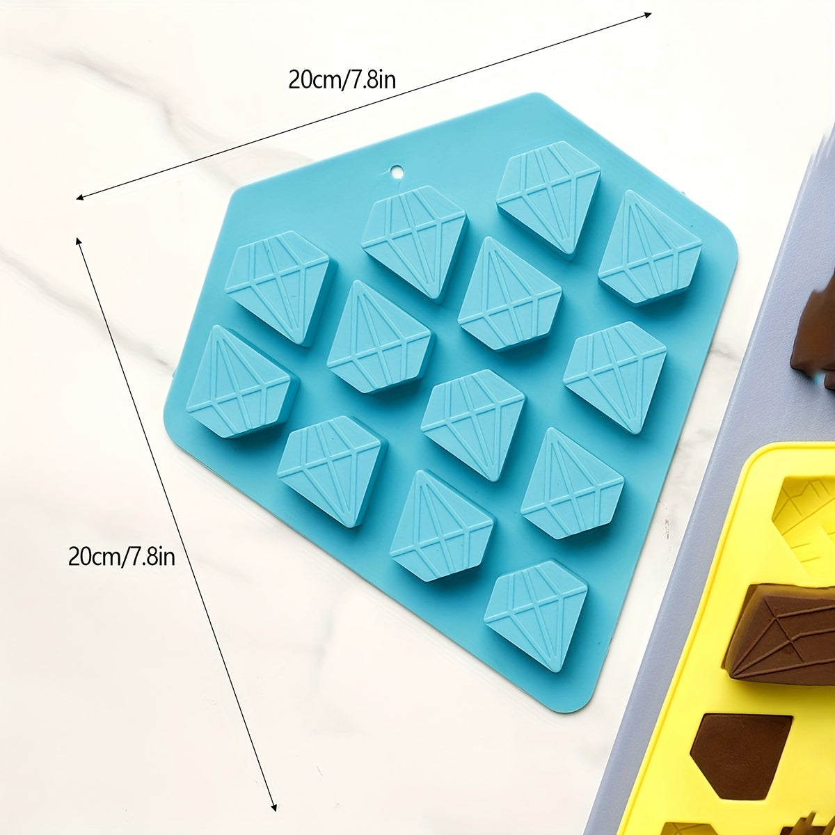 Unisex Silicone Ice Tray Mold for Elegant Cocktails and Beverages