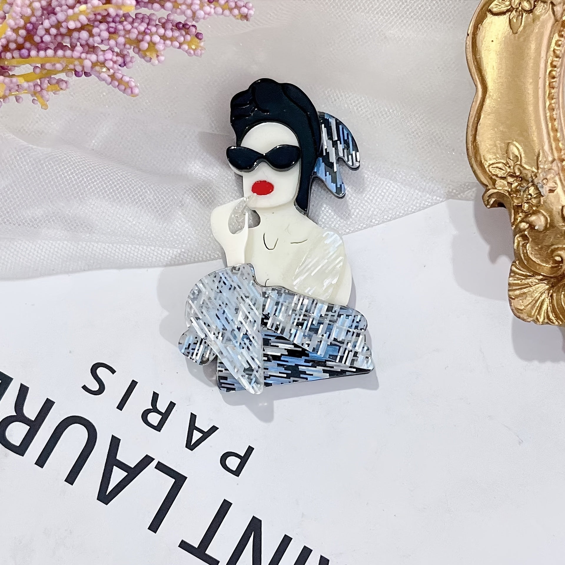 Women's Brooch Two-Tone Acrylic Dress Pin Irregular Shape Fashion Accessory