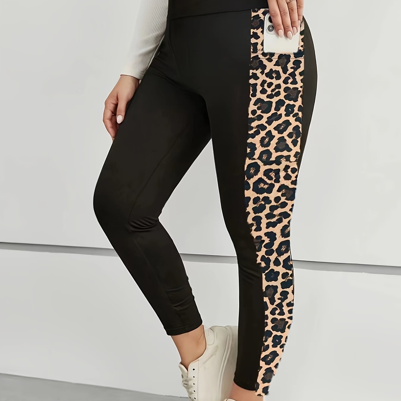 Women's Plus Size Leopard Print High-Waisted Yoga Leggings with Phone Pocket
