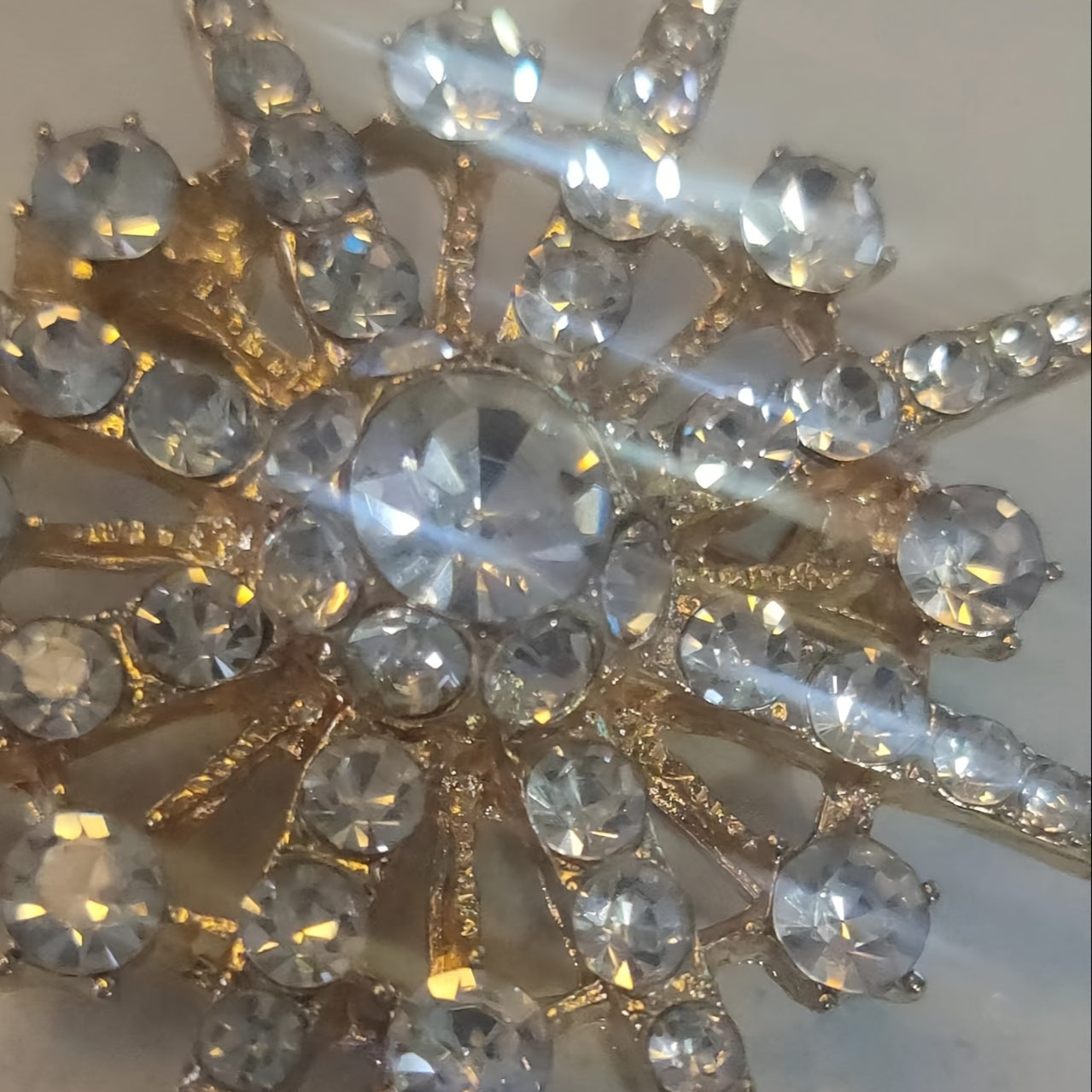 Unisex Silver Snowflake Brooch Dazzling Sparkling Jewelry Accessory