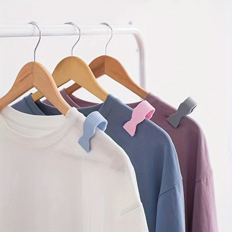 Set of Quilt Clips with Anti-Shedding and Anti-Slip Features for Securing Duvet Covers and Quilts 1 or 3 Pieces