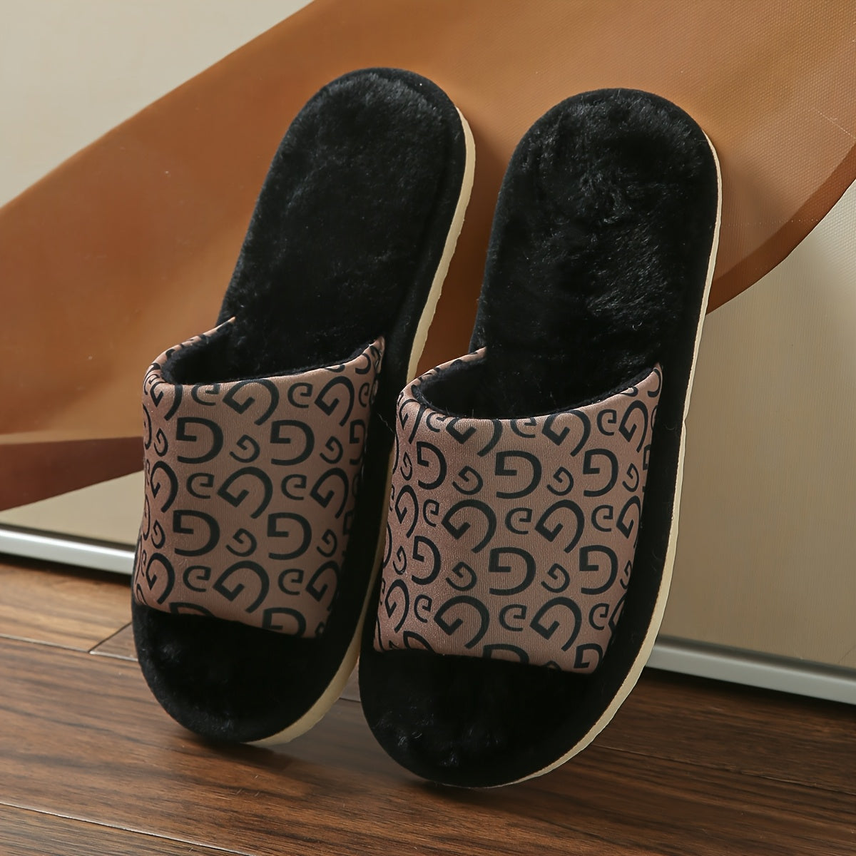 Women's Breathable Slip-On Slippers with Cartoon Pattern Indoor House Shoes