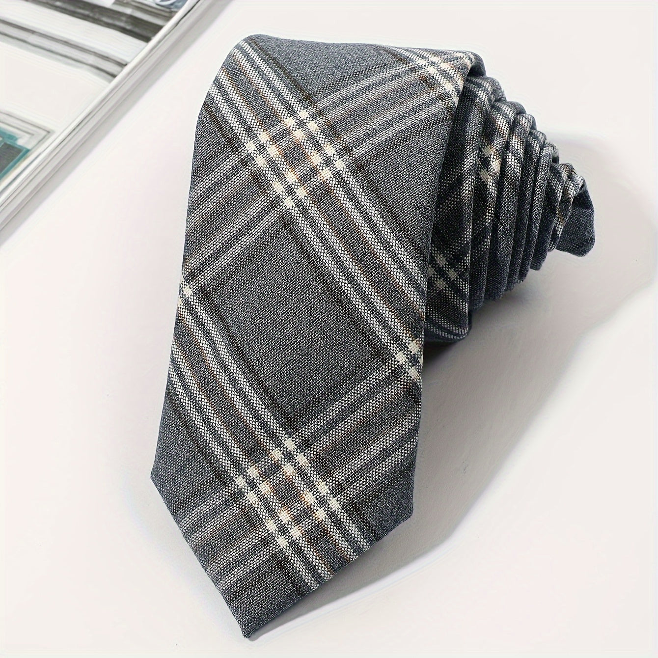 Men's Striped Polyester Tie for Business and Casual Wear
