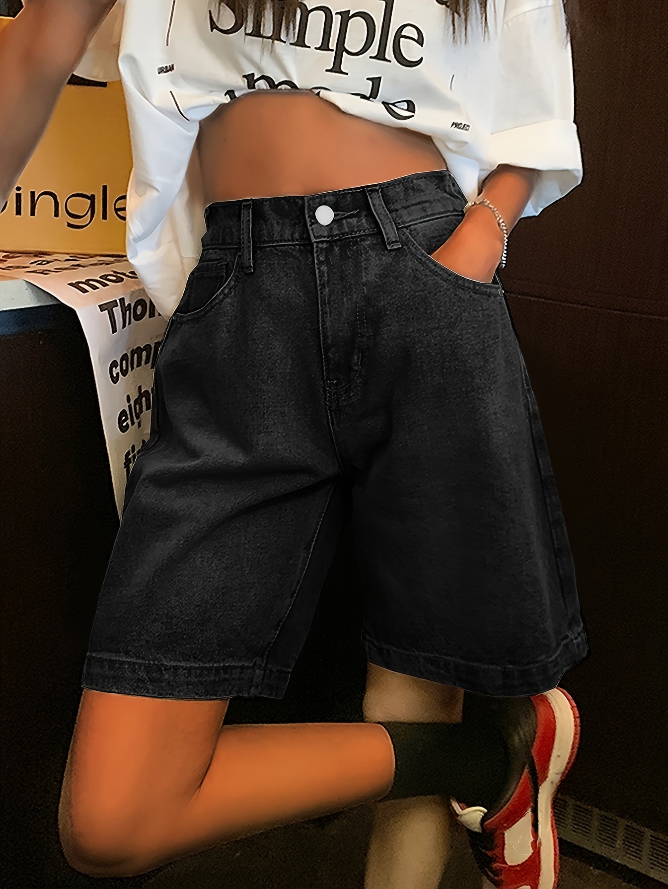 Yozgi yuqori belli denim shimlar, elastik bel va keng oyoq dizayni bilan turli xil uslublar uchun.