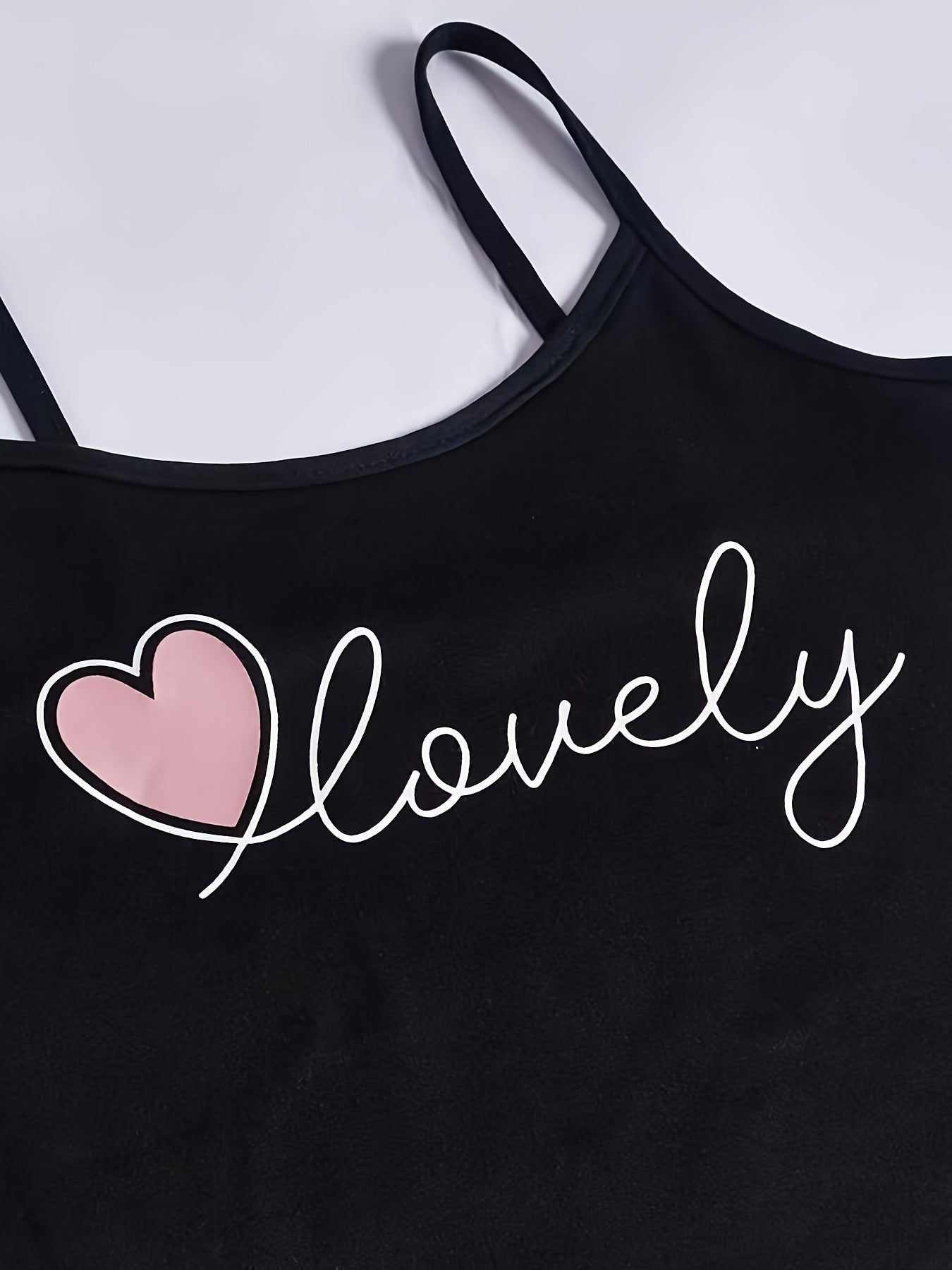 Conjunto de ropa de dormir para mujer con pantalones cortos con borde de volante y estampado de corazones con letras