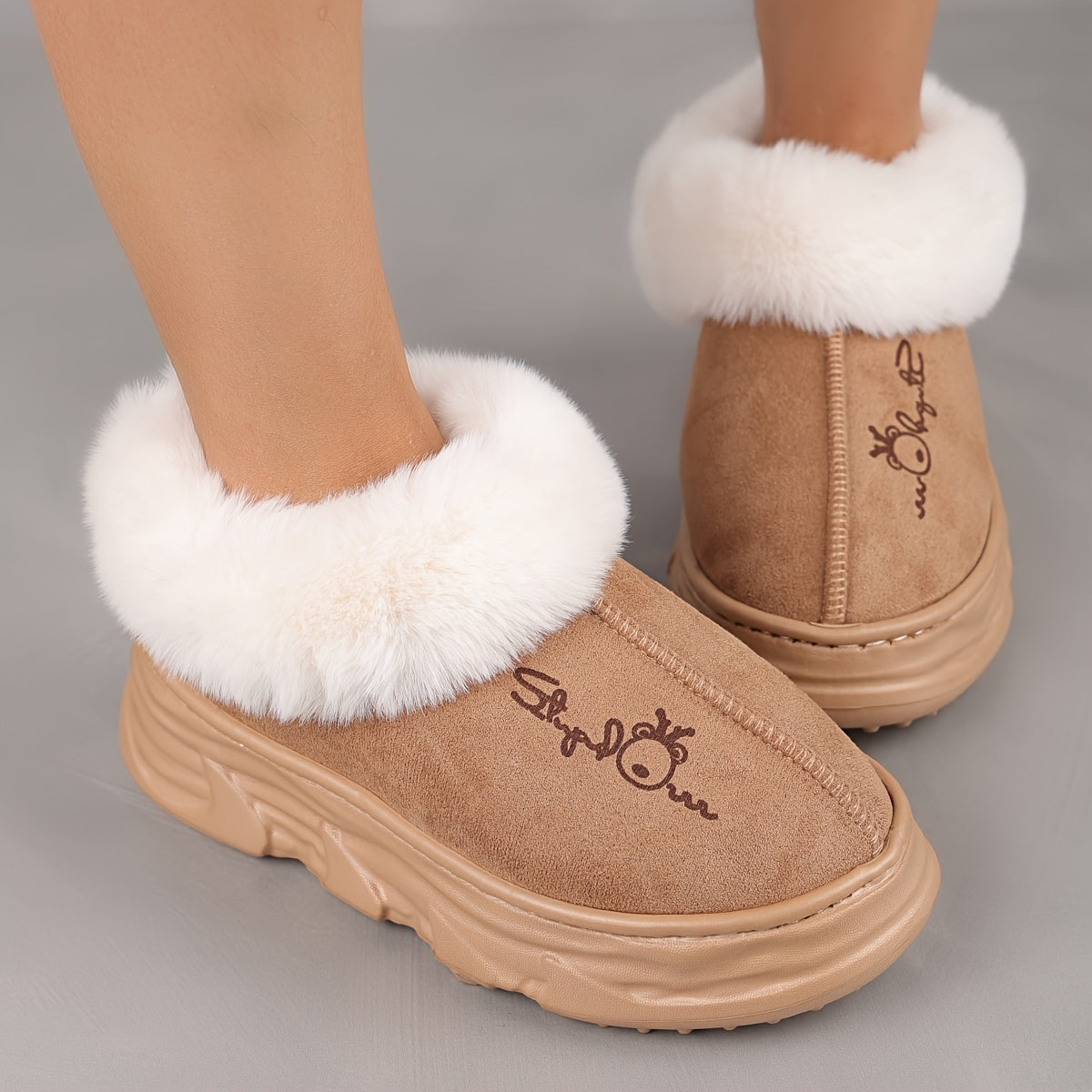 Unisex Warm Short Snow Boots with 6cm Thick Soles in Black and White