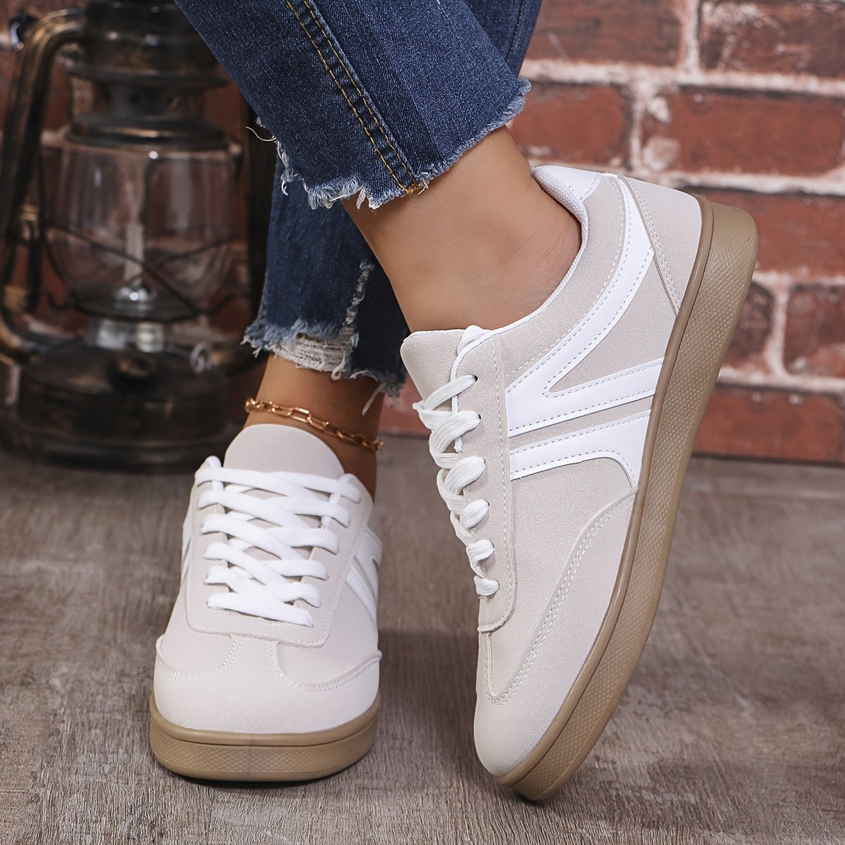 Women's Casual Retro Flat Lace-Up Sneakers Microfiber Low Top All-Season