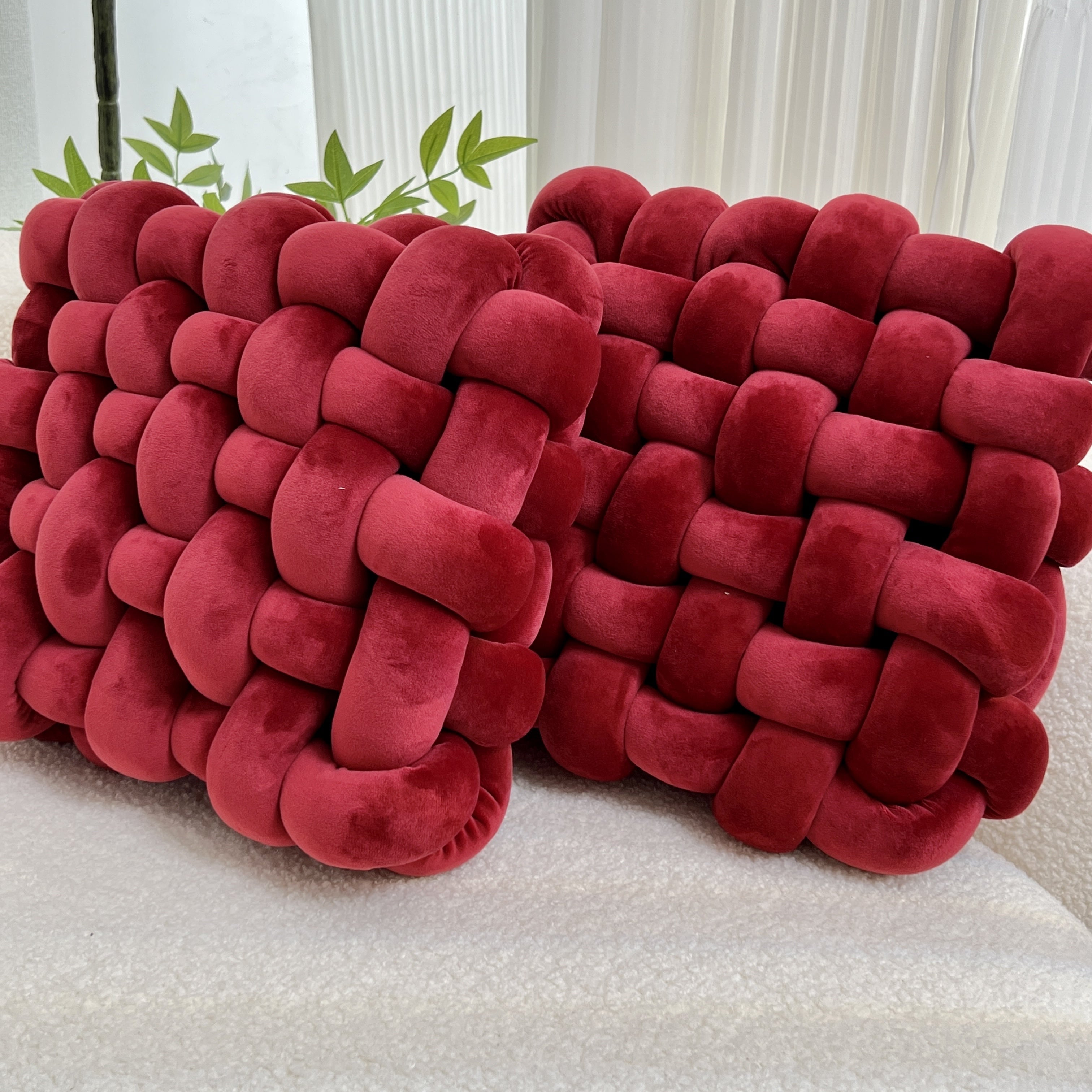 Мягкая подушка в виде узла, идеальна для домашнего декора в гостиных, спальнях и офисах.