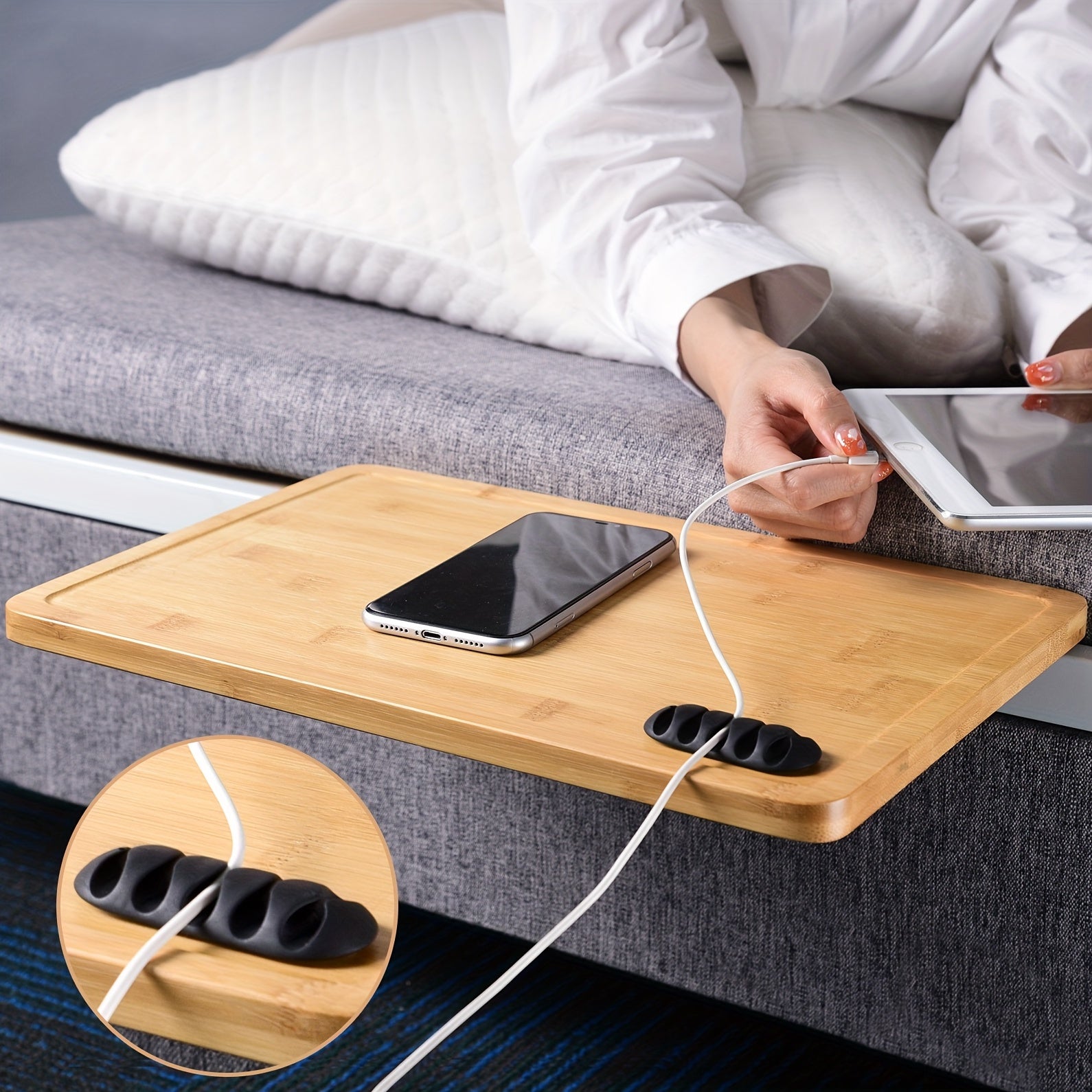 Estante de sujeción en la mesita de noche de bambú moderno para dormitorios y balcones