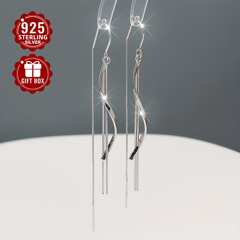 Ushbu nozik 925 Sterling Silver Drape Earrings har kuni kiyish, sayohat, yig'ilishlar va sovg'alar uchun mukammal bo'lib, taxminan 2.65g og'irlikda. Ular nafis S-shaklidagi to'lqin dizayniga ega bo'lib, har qanday kiyimga noziklik qo'shish uchun ideal.