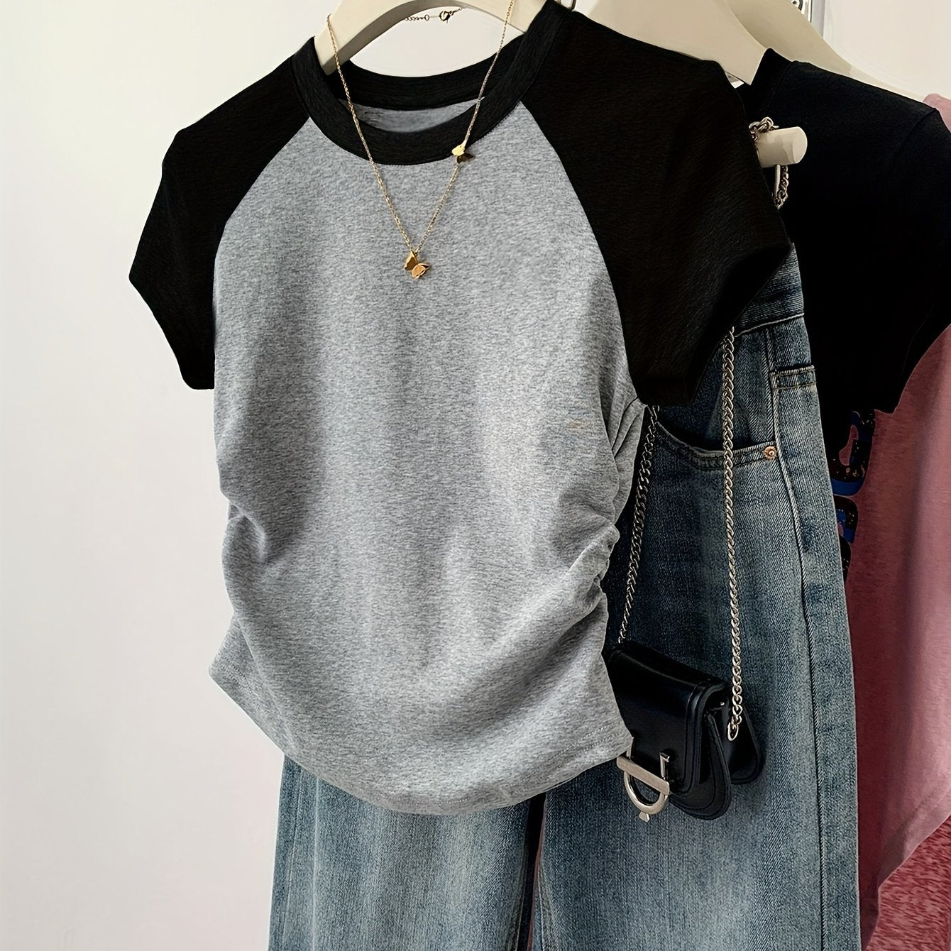 Women's Fitted Short-Sleeve T-Shirt with Ruffled Edges for Summer Casual Wear