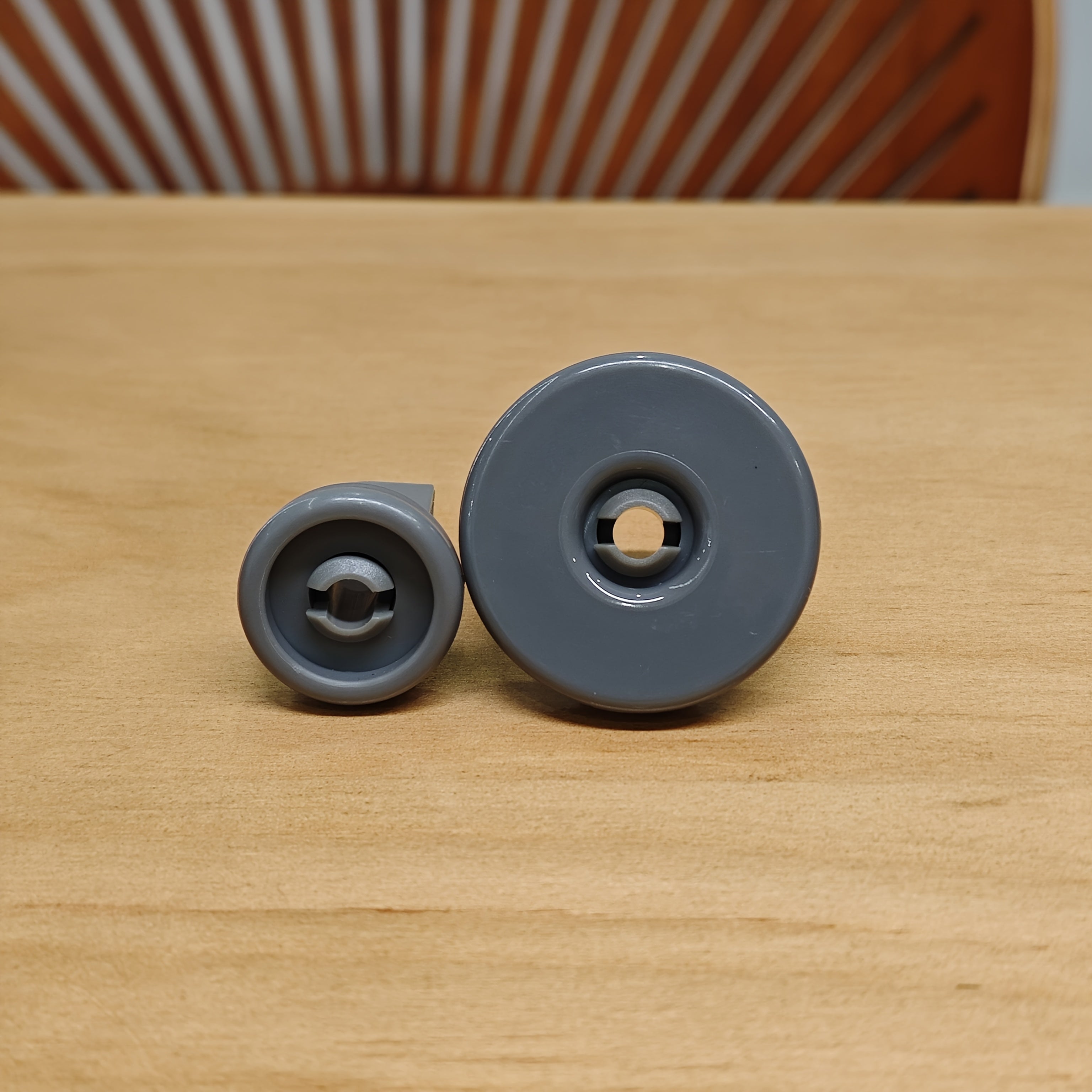 16 dona idish-tovoq uchun idish-tovoq qutisi rulolari, yuqori va pastki rack g'ildiraklar, plastmassa konstruktsiyasi