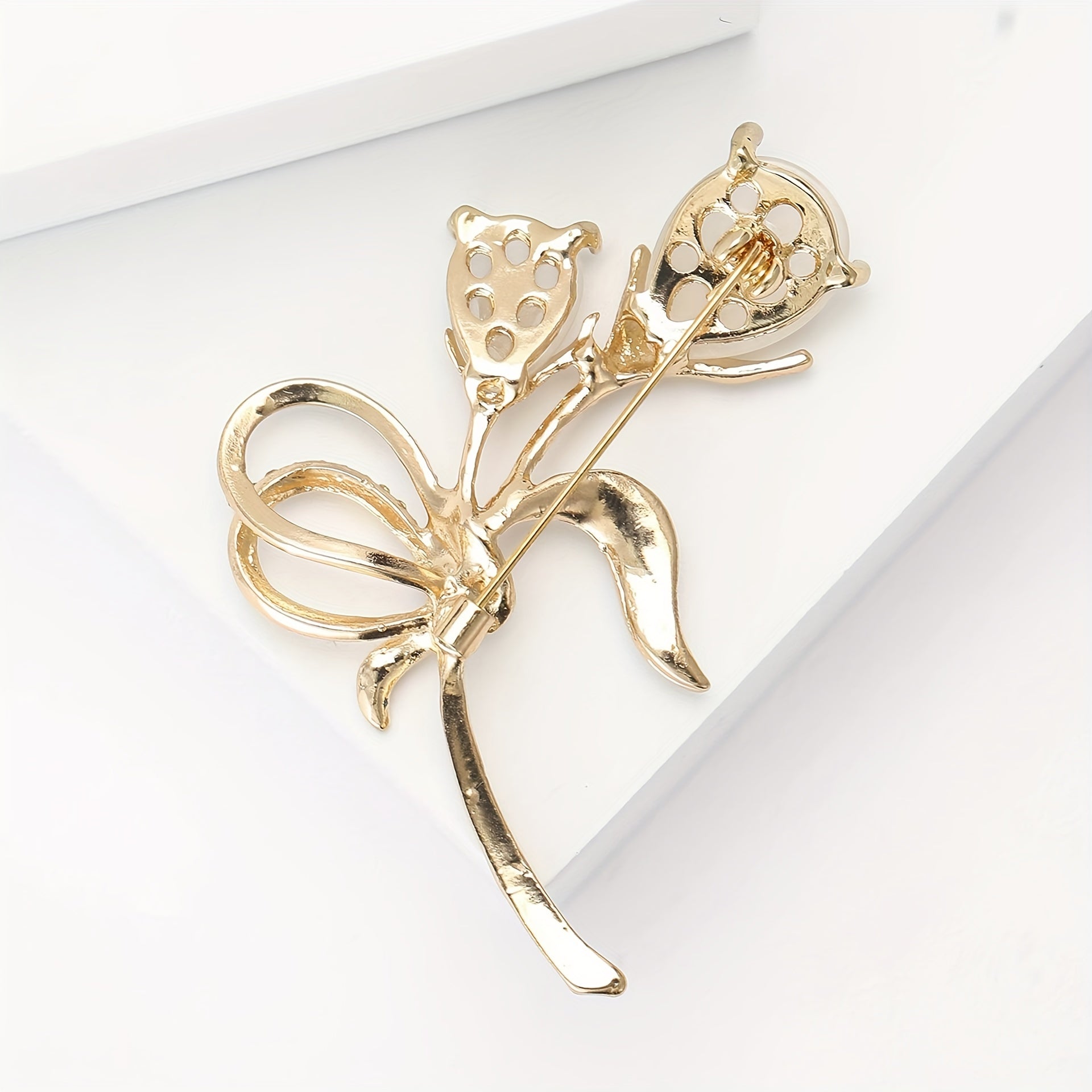 Women's Cat's Eye Stone Flower Brooch Elegant Alloy Jewelry Accessory