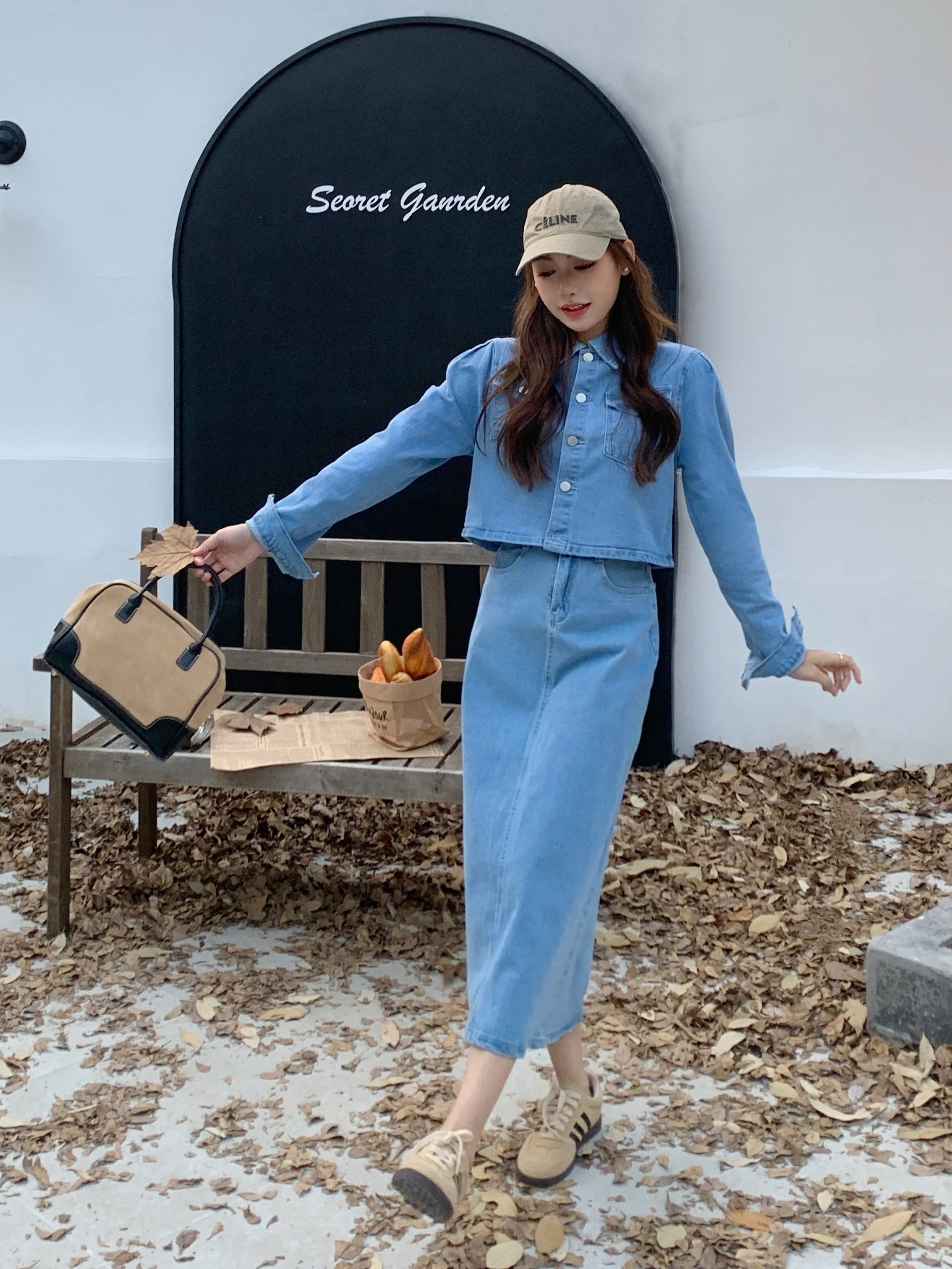 Ayollar uchun zamonaviy jinsiy kostyum