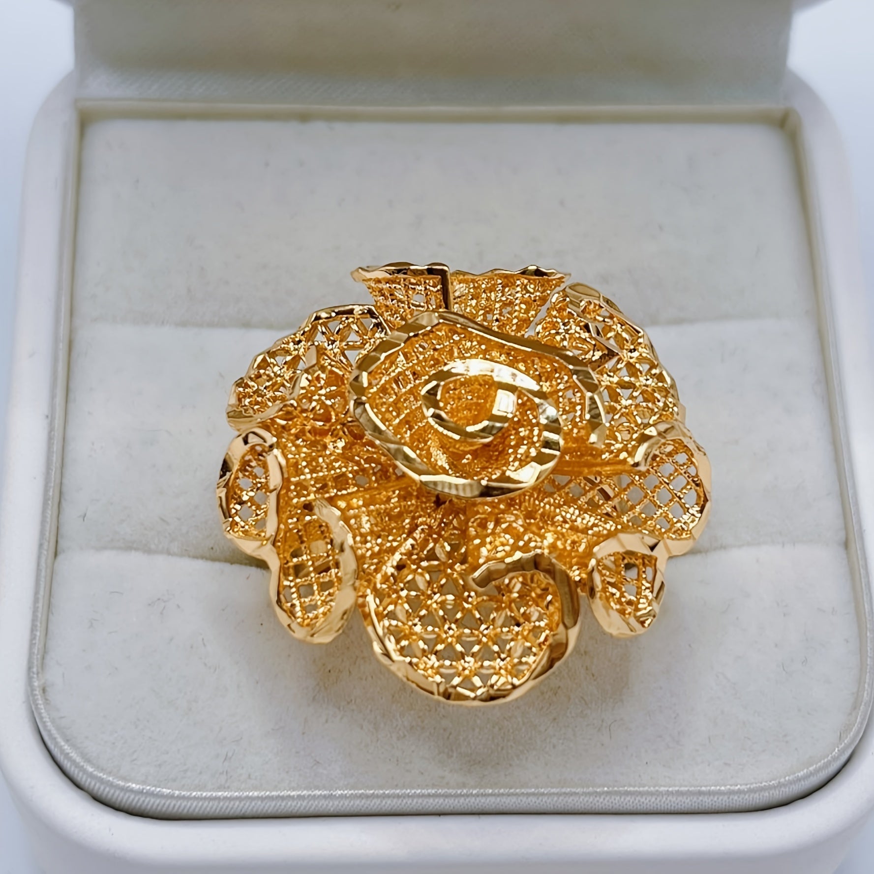 Anillo de cobre en tono dorado para mujeres con recubrimiento anti-oxidación para bodas y propuestas