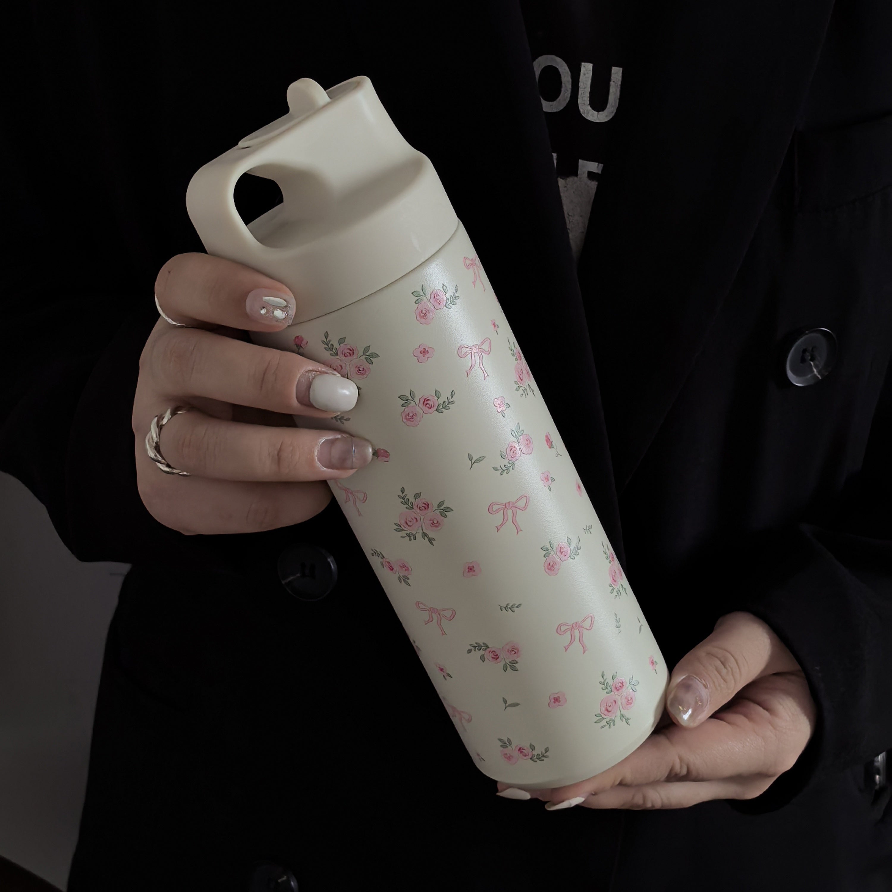 550ml Double-Layer Stainless Steel Insulated Water Bottle with Flip Straw for Travel and Sports