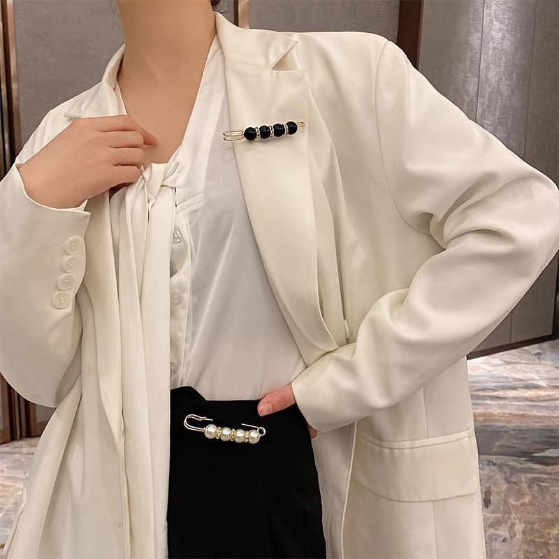 35 ta nafis turli xil brosh pinlar to'plami, metalldan yasalgan, kiyimlar, sviterlar, shlyapalar va sumkalarga bezak qo'shish uchun modaga mos keladigan notekis shakllar bilan. Minimalist va shik ko'rinishdagi aksessuarlar to'plami.