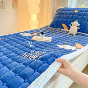 Soft Velvet Bedding Protector Hypoallergenic Breathable Flannel Cover for Autumn Winter