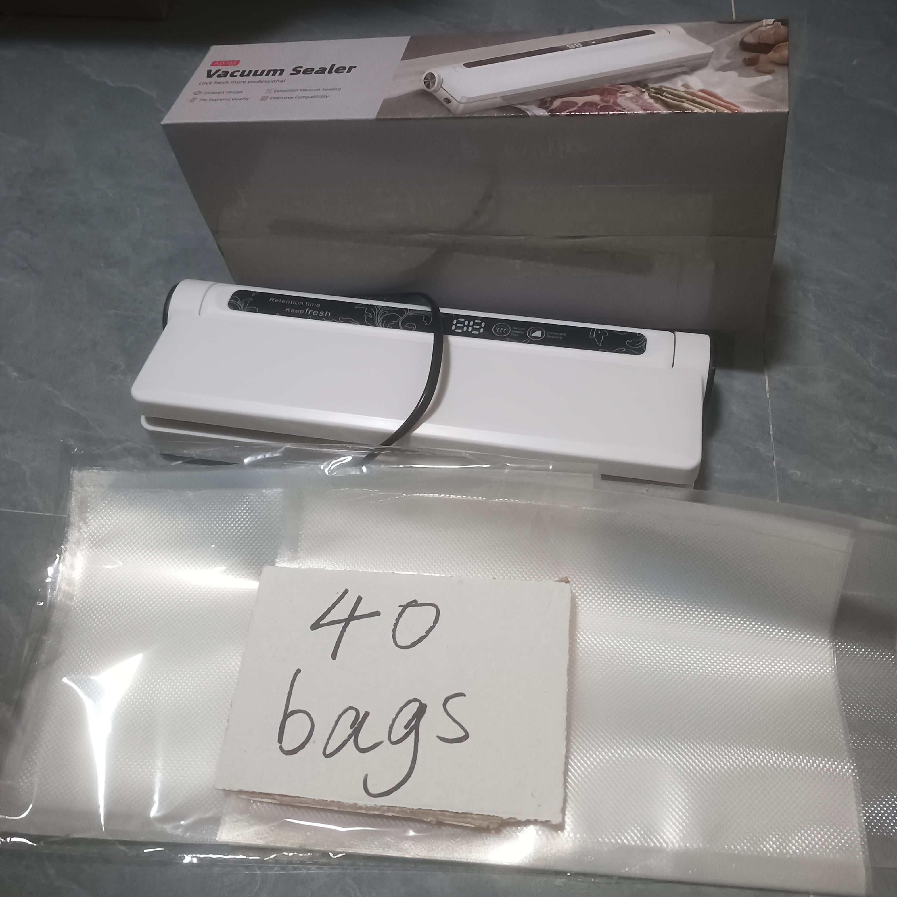 Yevropa standarti rozetkali 1 dona vakuum yopish mashinasi, oq ABS materialidan. Individually yopish mumkin, suyuqliklar vakuum bilan qadoqlanmaydi. 40 yoki 80 ta paket spetsifikatsiyalarida mavjud.