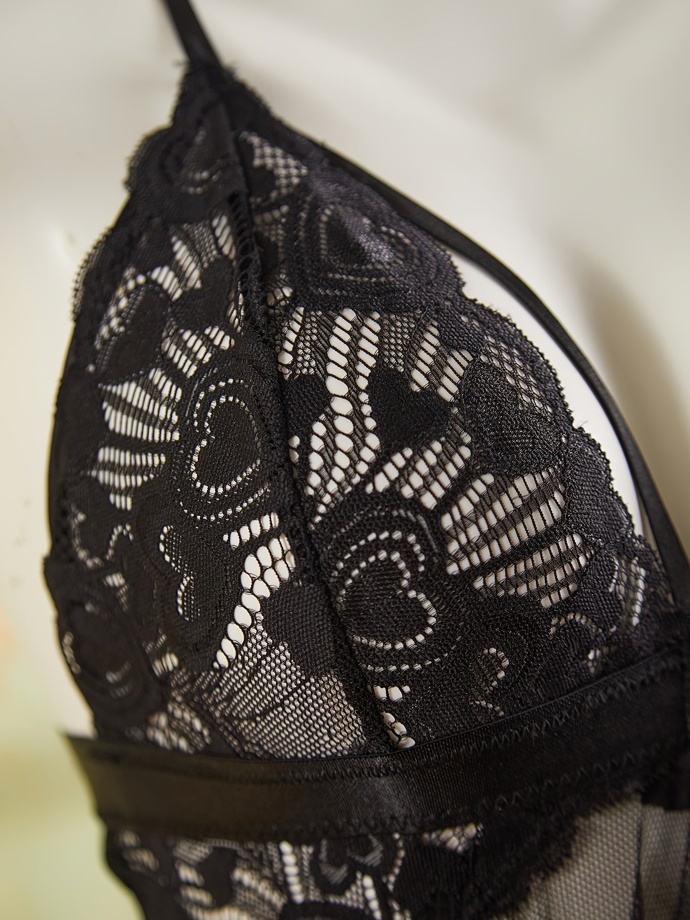 Ayollar uchun sexy uyqu kiyimlari va ichki kiyimlar uchun yurak dizayni chuqur V-shaklidagi slip ko'ylak va thong to'plami.