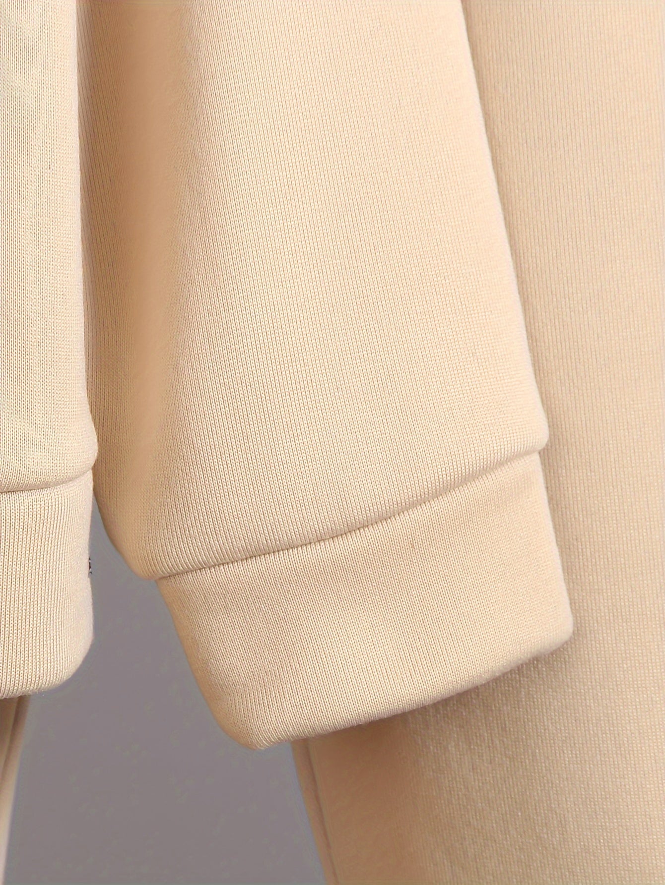 Conjunto de ropa casual para niños pequeños de otoño e invierno beige con sudadera con cremallera, chaleco y pantalones largos