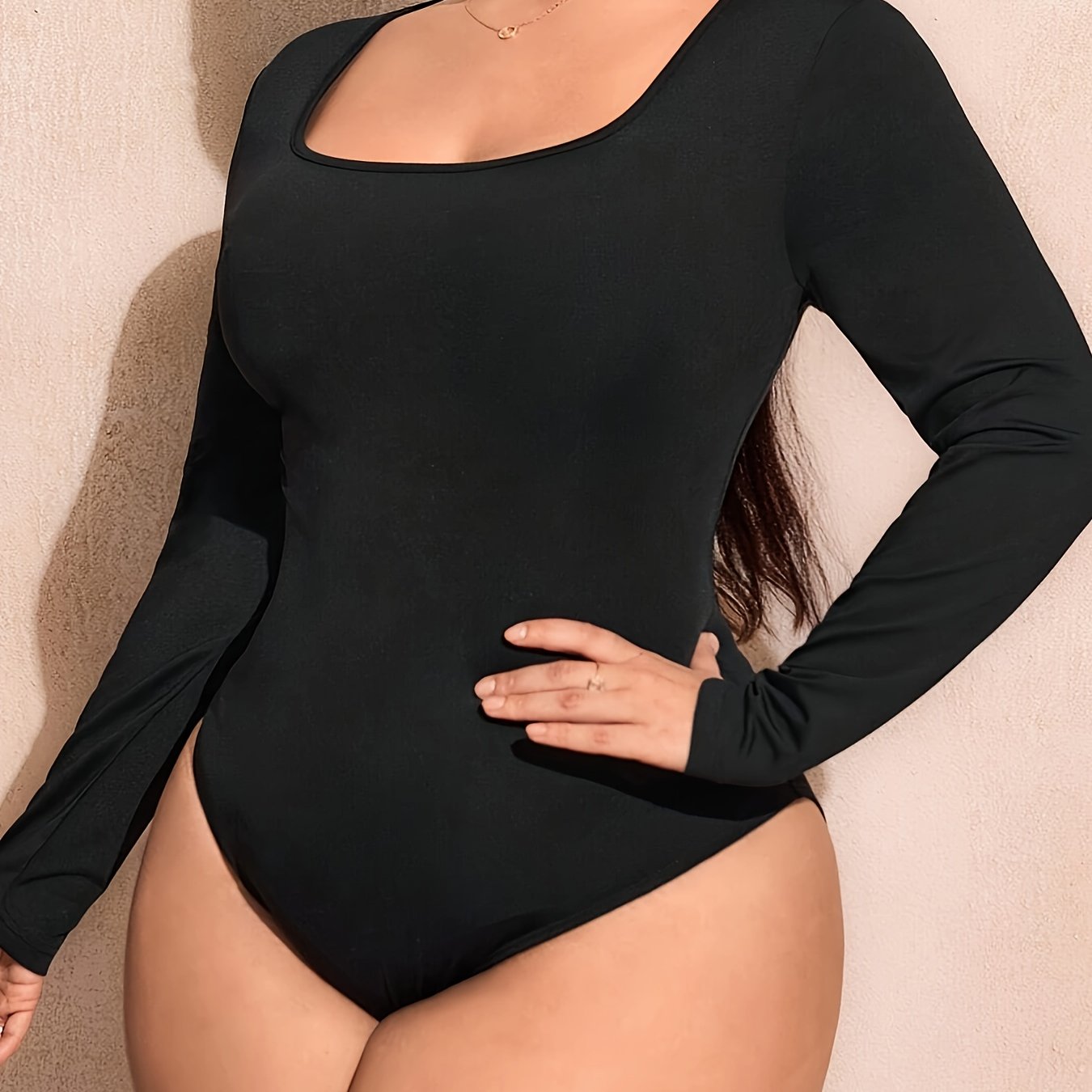 Bodysuit de punto de manga larga de color sólido de talla grande con cuello cuadrado y estilo casual