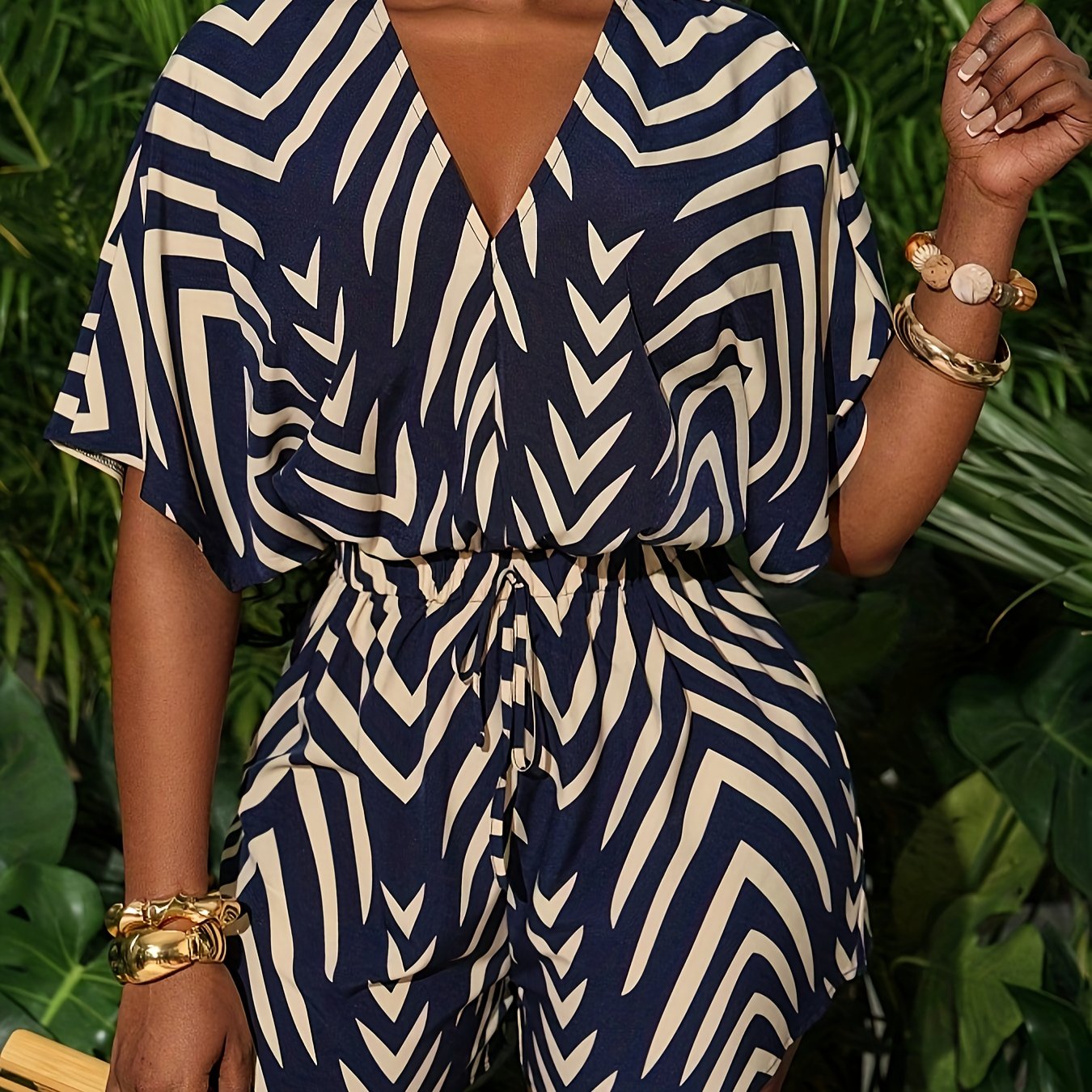 Комбинезон для женщин больших размеров с V-образным вырезом, поясом на шнурке и синий-белый узор