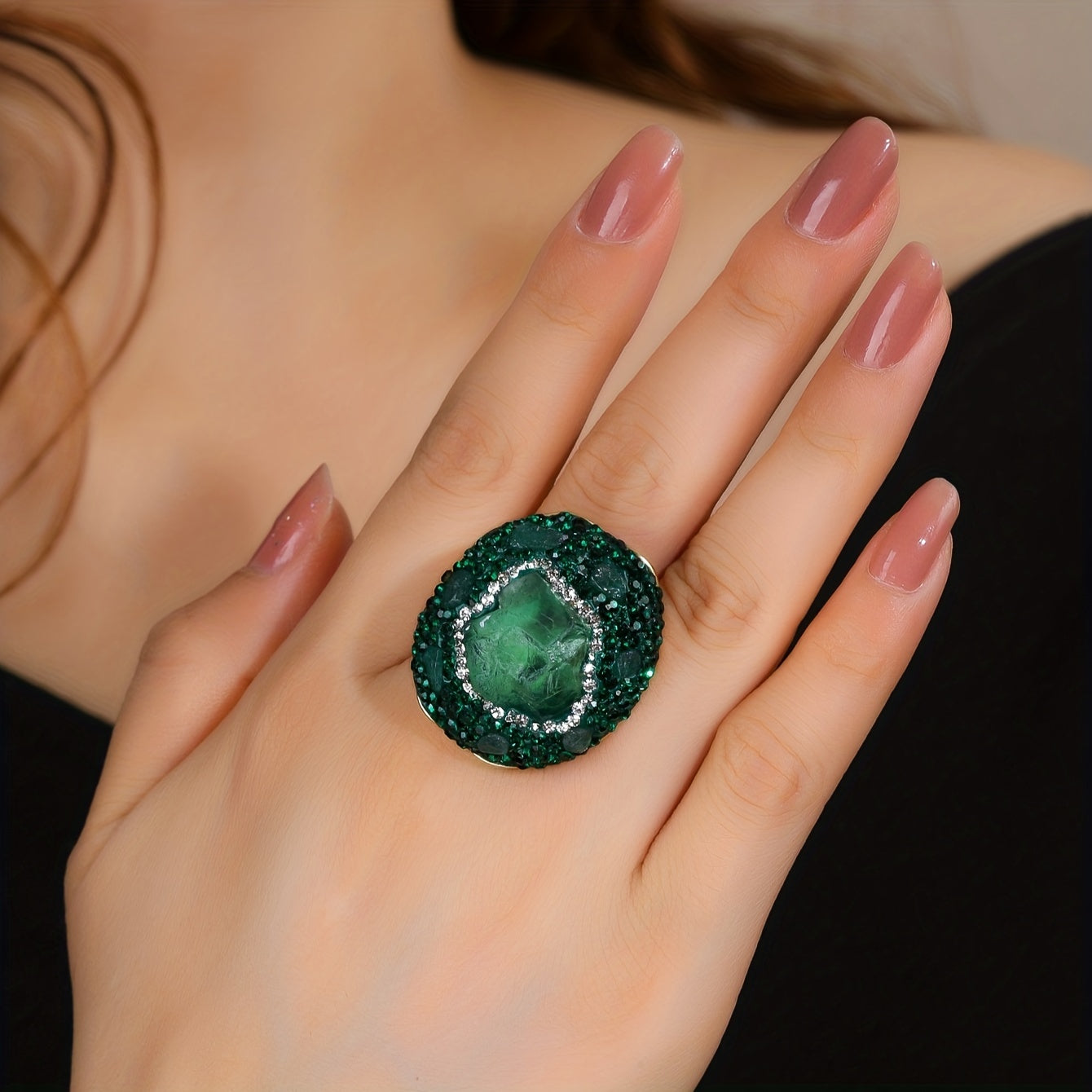 Turli rangdagi tabiiy kristall halqalardan tanlang, ularning o'ziga xos donalari va shakllari mavjud. Toshning energiyasining noaniqligini qabul qiling, chunki u Ona Tabiyatning tabiiy energiyasini o'ziga xos tarzda singdiradi.