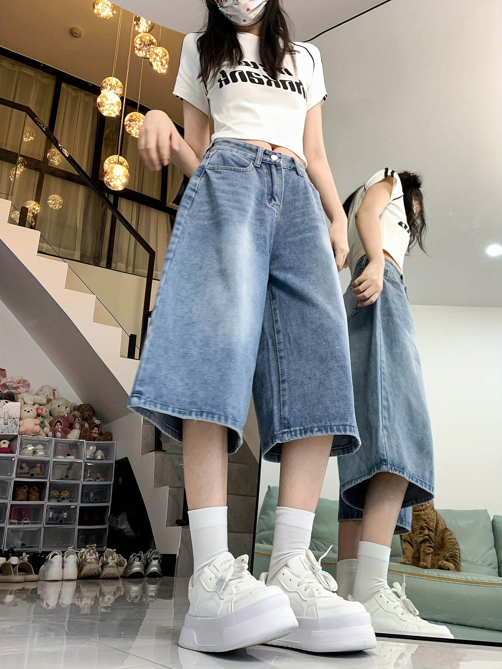 Ayollar uchun yuqori belli denim shortlar, tugmachali, to'g'ri oyoq va ozgina cho'ziladigan, bahor/yaz uchun mukammal.