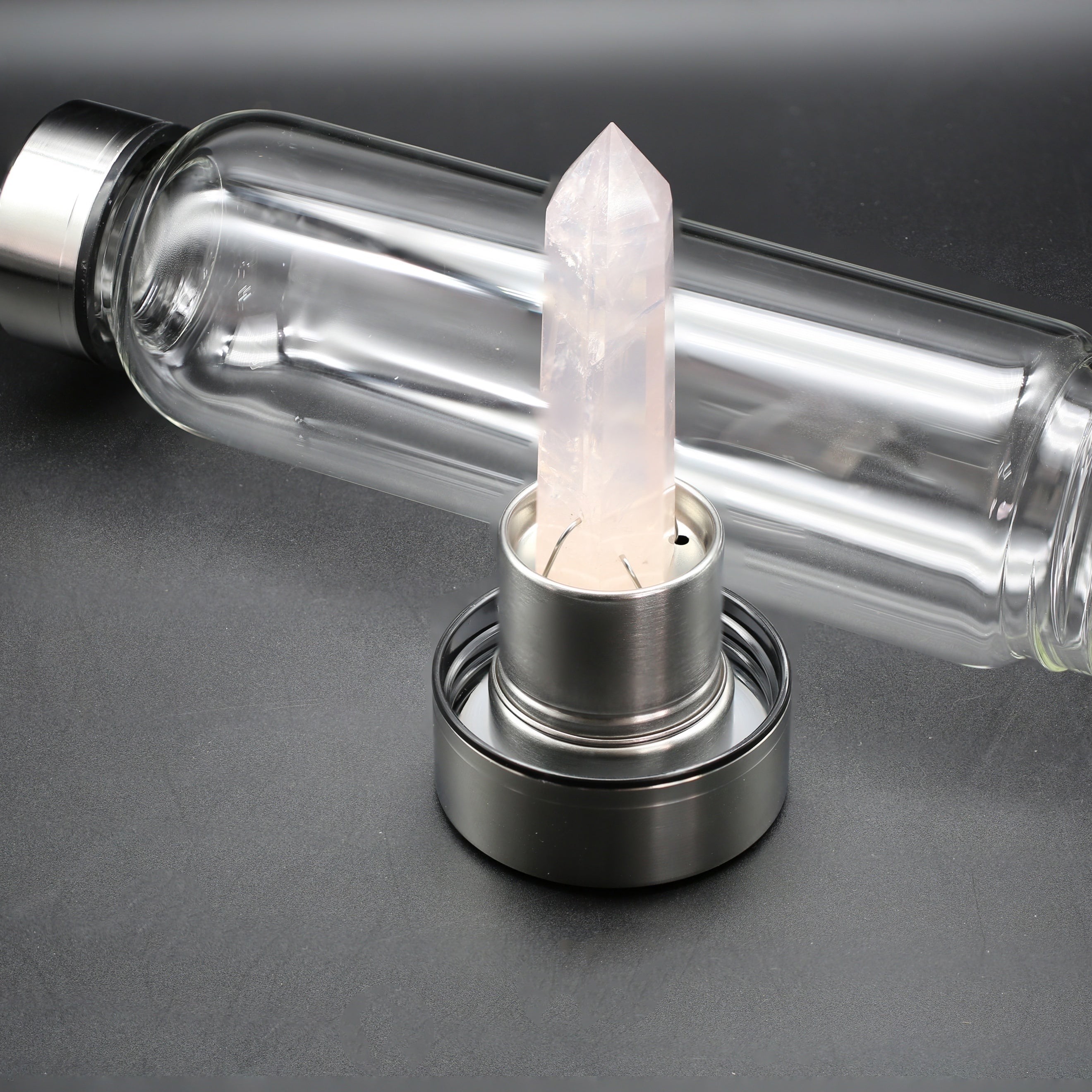 Sun'iy kristal suv shishasi, ametist va oq kristalli cho'zilgan tosh dizayni bilan