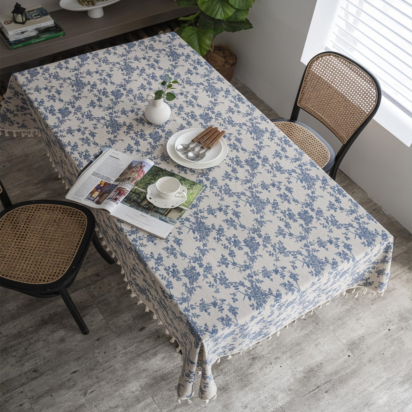 Vintage Blue Rose Tablecloth with Beige Fringe for Dining Occasions