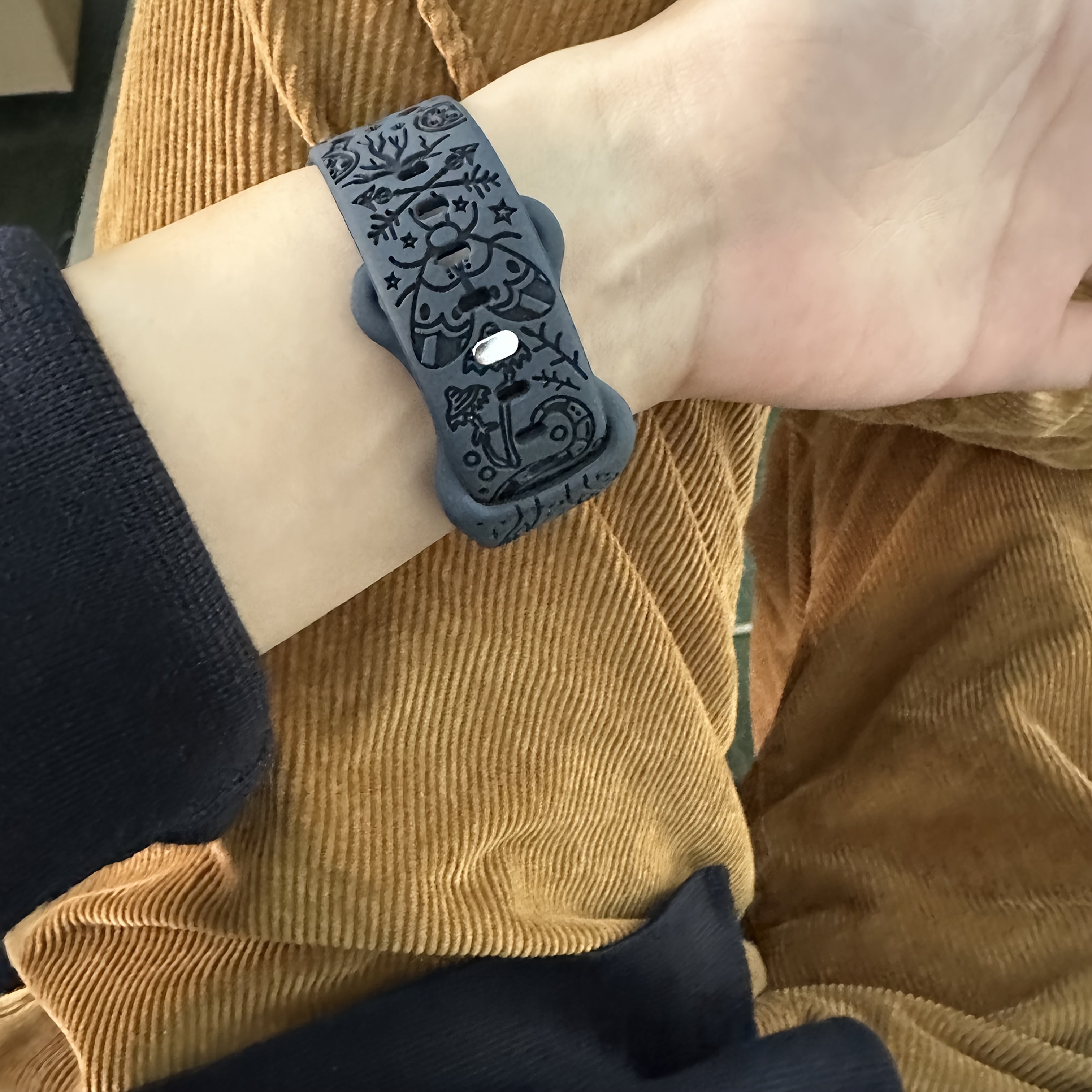 Black Magic Celestial Silicone Watch Band for Apple Watch Series 1-10 Ultra Engraved Stylish Strap for Parties Festivals Sports Outdoor Activities