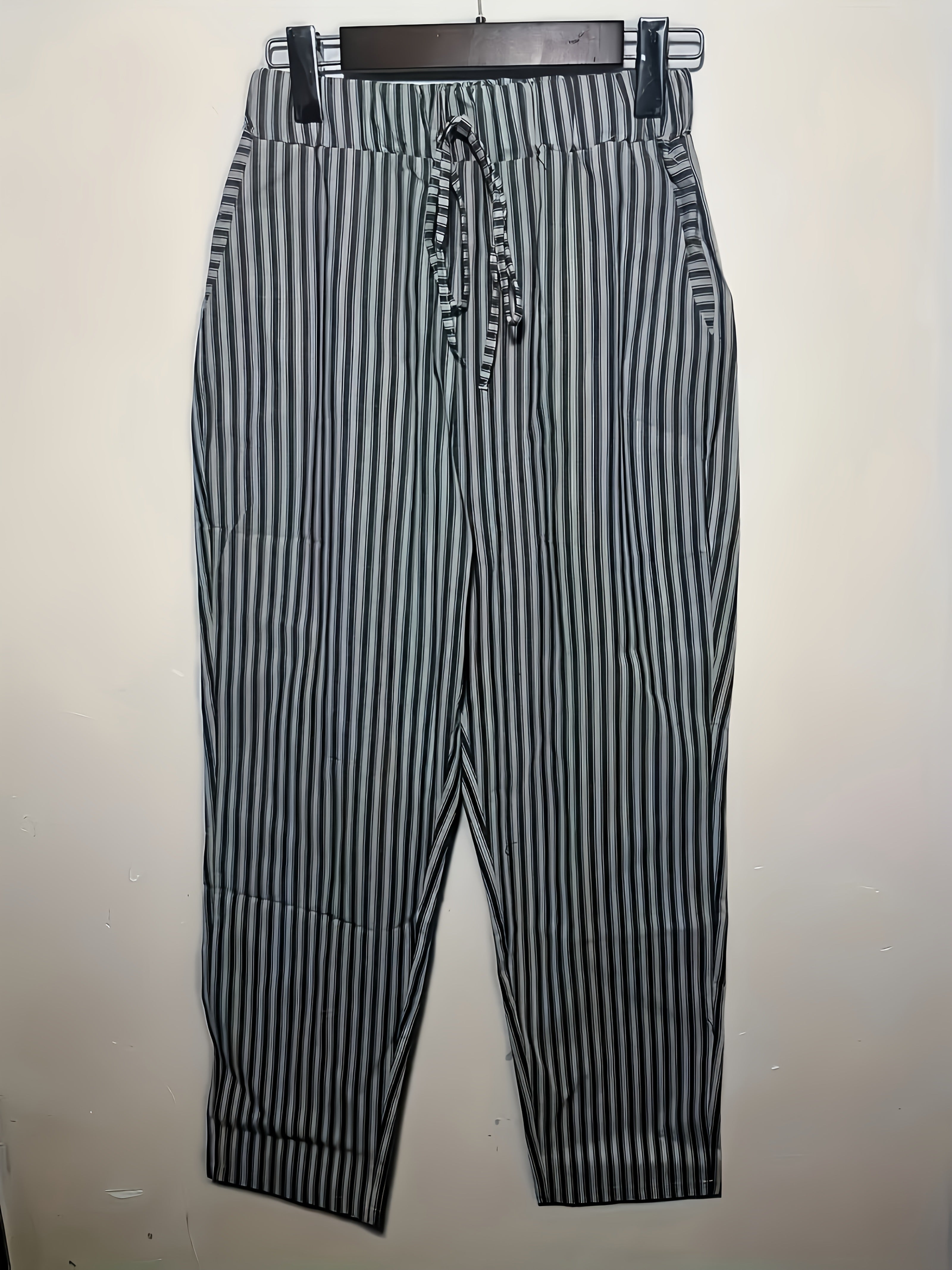 Pantalones casual de mujer de talla grande, ligeros, a rayas en negro y blanco